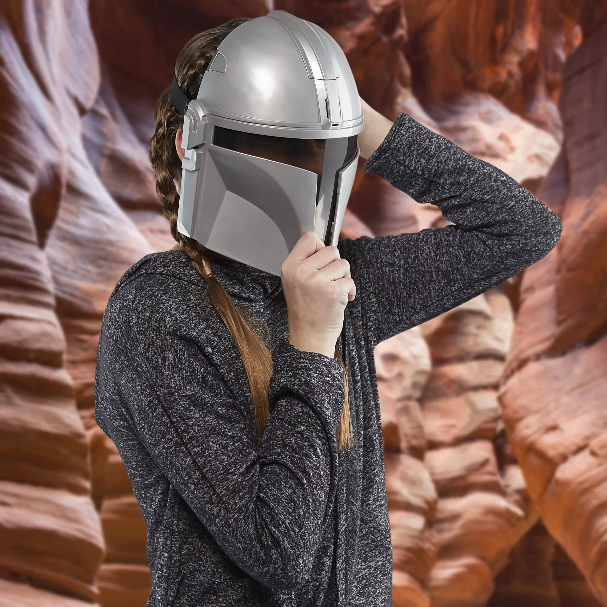 Star Wars Hasbro Elektroniczna maska Mandalorian, przebranie Mandalorian dla dzieci, z dźwiękami i frazami, od 5 lat, wielokolorowa, jeden rozmiar
