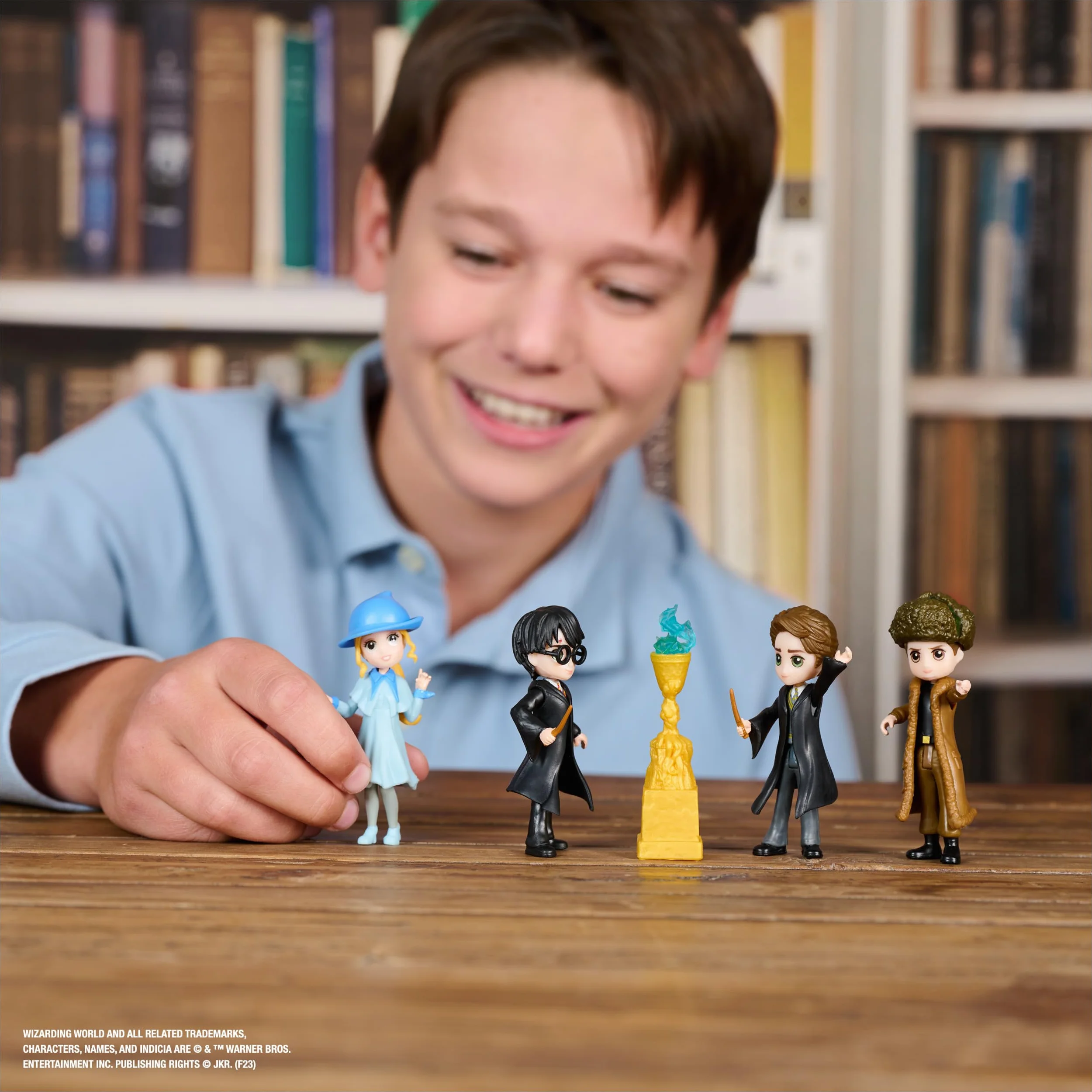WIZARDING WORLD HARRY POTTER - MULTIPACK 4 Turniej Mistrzów 3 magicznych magicznych figurek - 4 lalki przegubowe 8 cm z akcesoriami kolekcjonerskimi - zabawka dla dzieci 5 lat