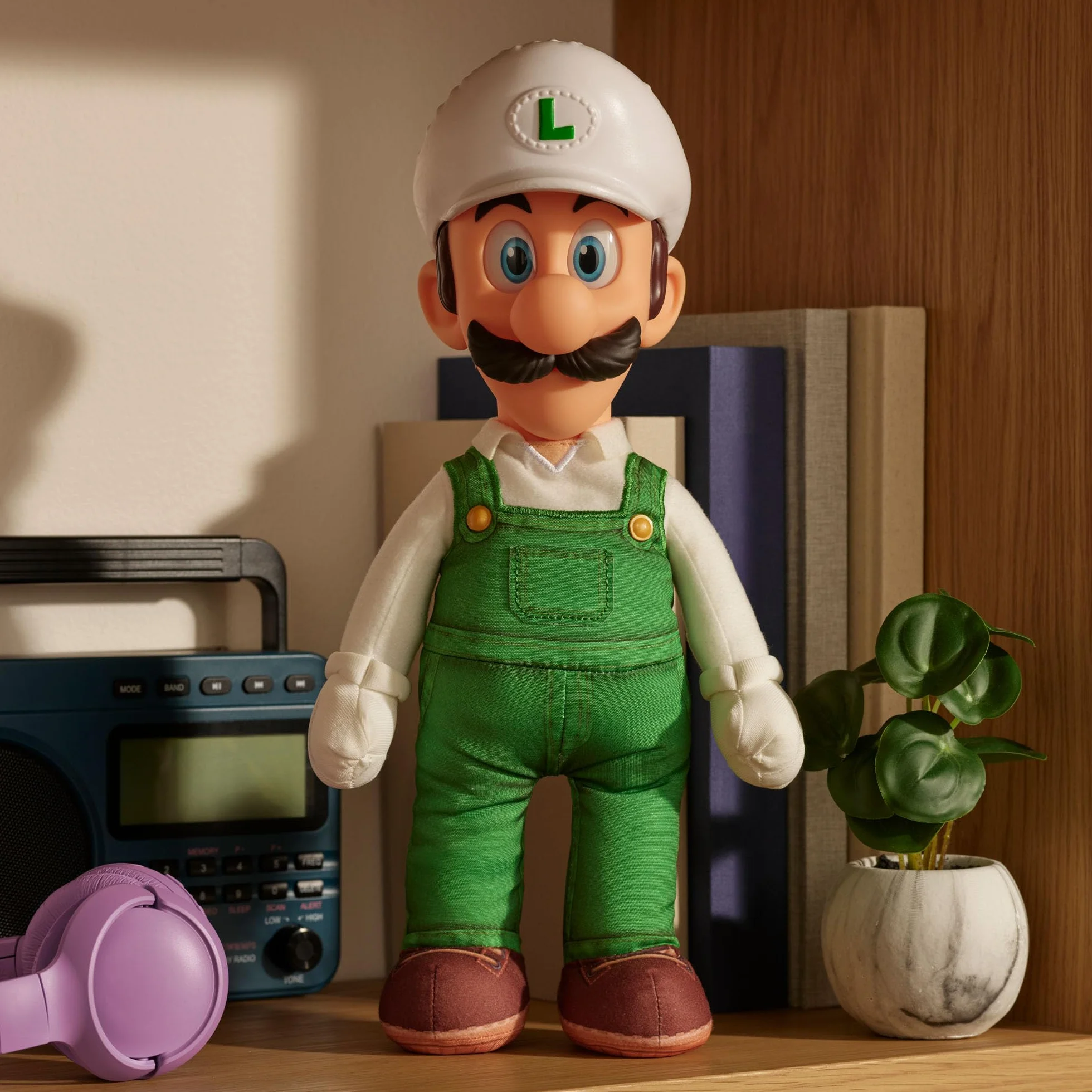 Pluszowa figurka Luigi Fire Poseable z filmu Super Mario Galaxy, 38 cm, oficjalna licencja Jakks Pacific, pluszowa figurka z rzeźbioną głową Roto, kolekcjonerska figurka Nintendo, 3+