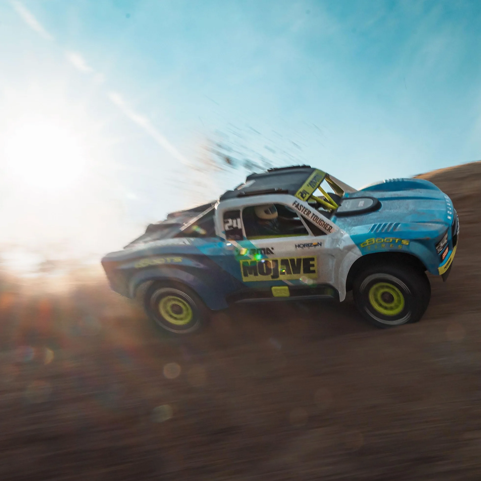 ARRMA RC Truck Mojave GROM 4x4 Smart Small Scale Desert Truck, RTR (z baterią i ładowarką w zestawie) niebieski/biały ARA2104T2