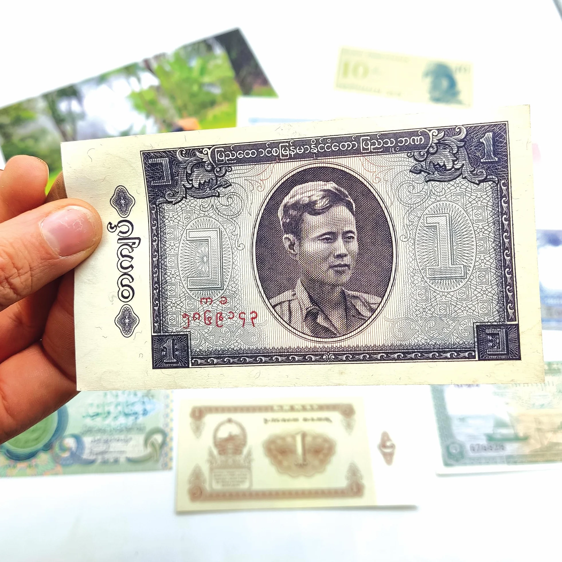 World Paper Money: 14 banknotów z Azji – podnieś swoją kolekcję walut obcych za pomocą starych banknotów i uzupełnij swój album przedmiotów kolekcjonerskich. Certyfikat autentyczności w zestawie.