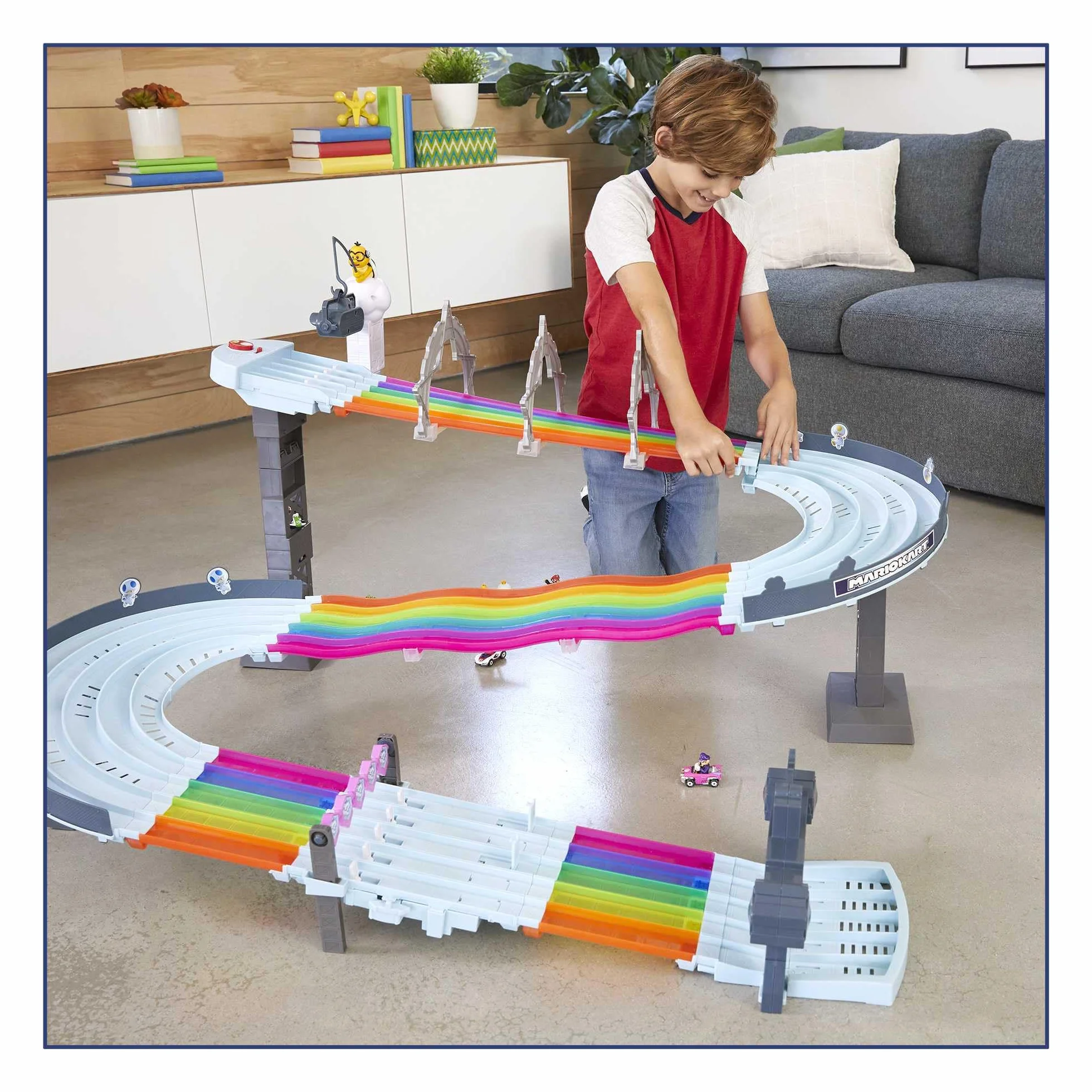 Hot Wheels Tor Wyścigowy Mario Kart Rainbow Boulevard 2,5m 2 pojazdy 1:64