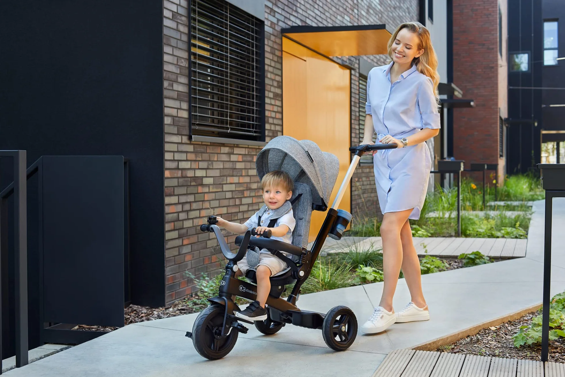 Kinderkraft Rowerek trójkołowy 5w1 TWIPPER, Trójkołowiec, Obrotowe siedzisko 360°, Wolne koło, Daszek przeciwsłoneczny, Akcesoria, Dzwonek, Uchwyt na kubek, od 6 Miesięcy do 5 lat, Różowy