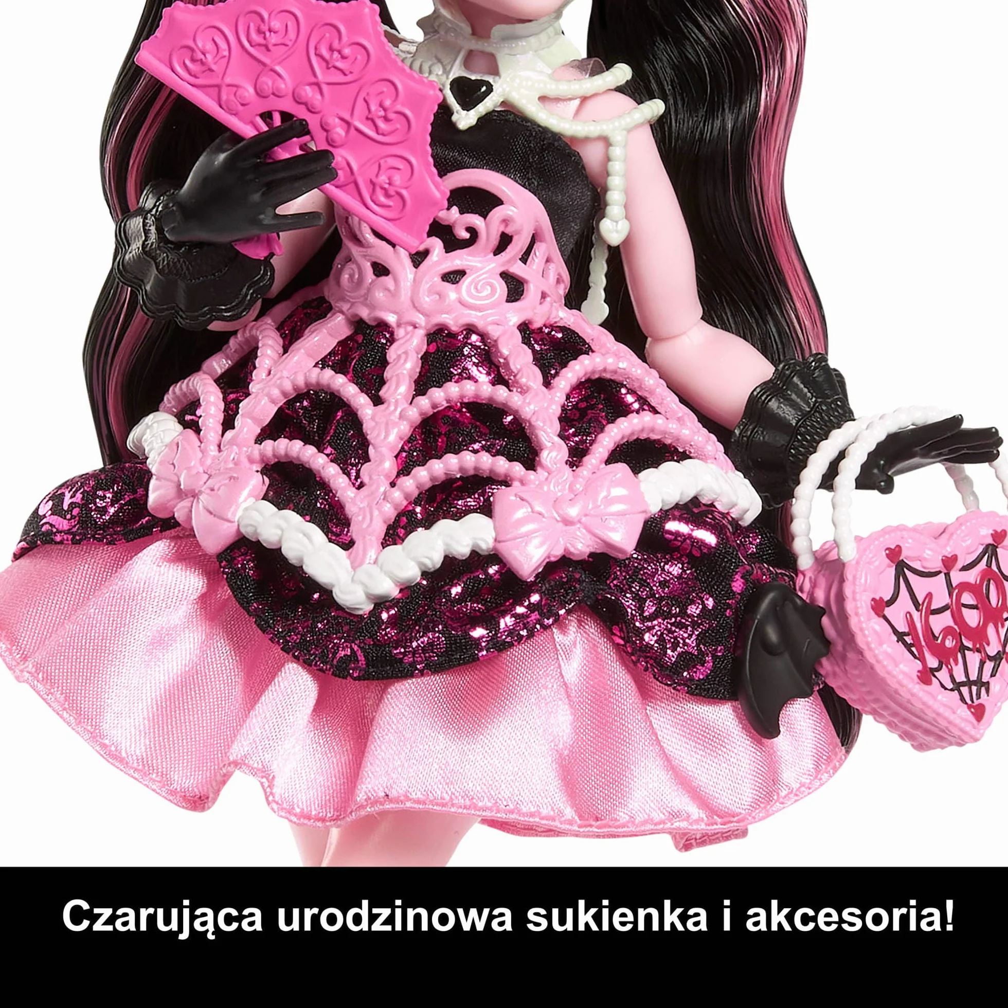 Monster High Straszysłodkie urodziny Draculaura Lalka zabawka w różowo-czarnej sukience z akcesoriami tematycznymi, w tym zaproszenie, „balon”, prezent i wachlarz, JBG74