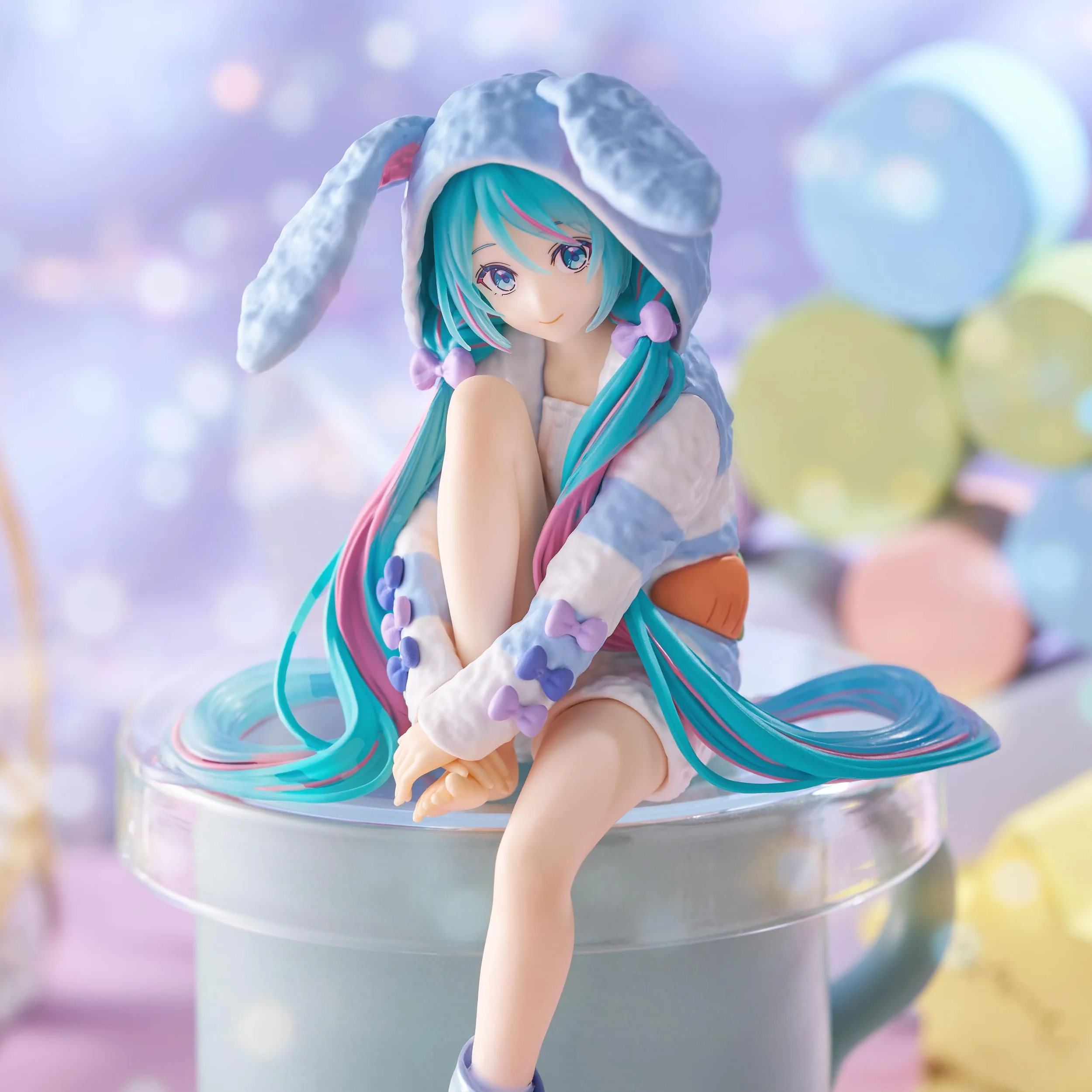 Furyu Corporation - Figurka zatrzymująca makaron Hatsune Miku - królicze uszy, kaptur, piżama, kolor niebieski ver.-