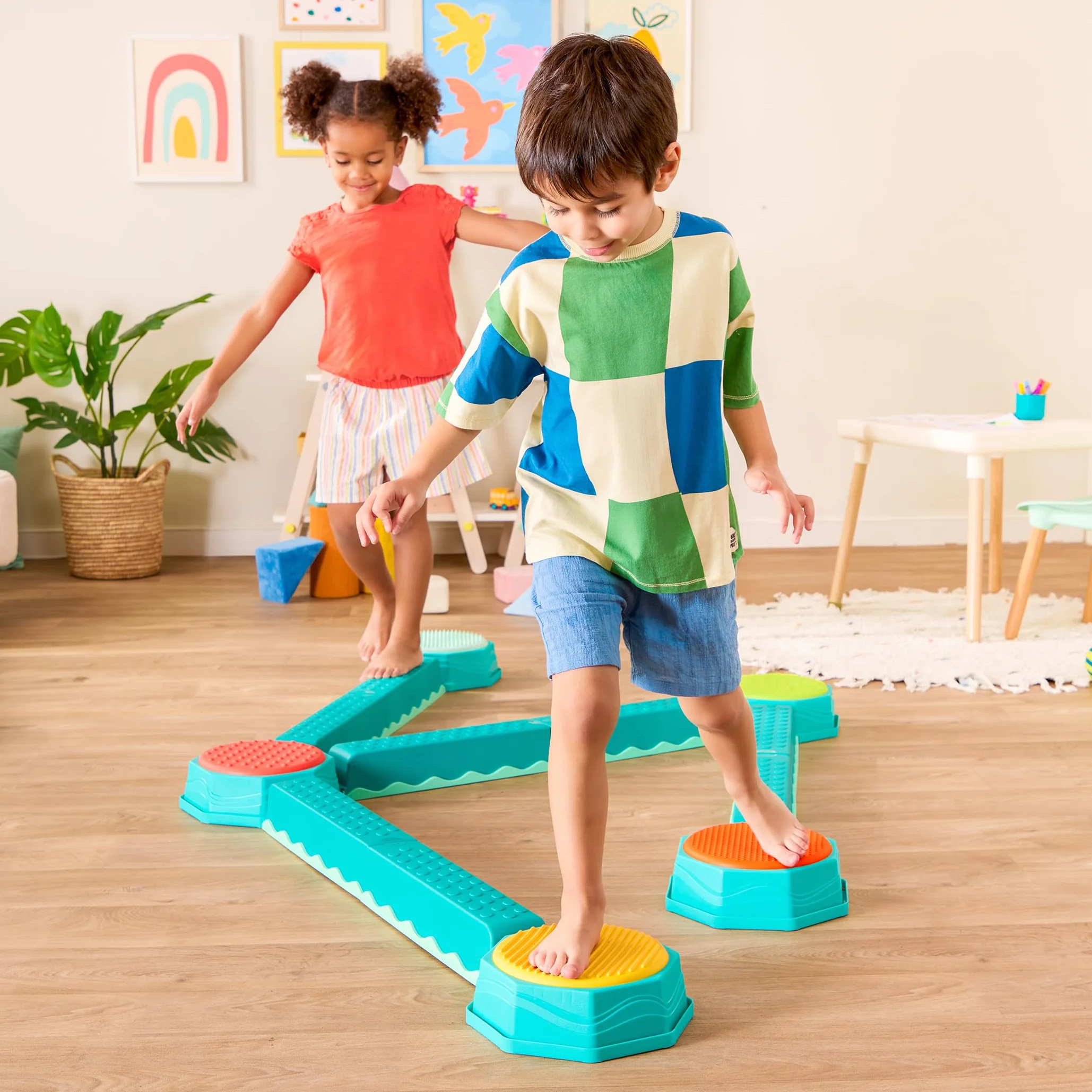 B. toys Beam Interlocking Balancing 5 Sensory Pads & 8 Beams – Active Play for Maluch, Kids - 3 Years + - Balance & Build Set, Multicolor, BX2482DC1Z