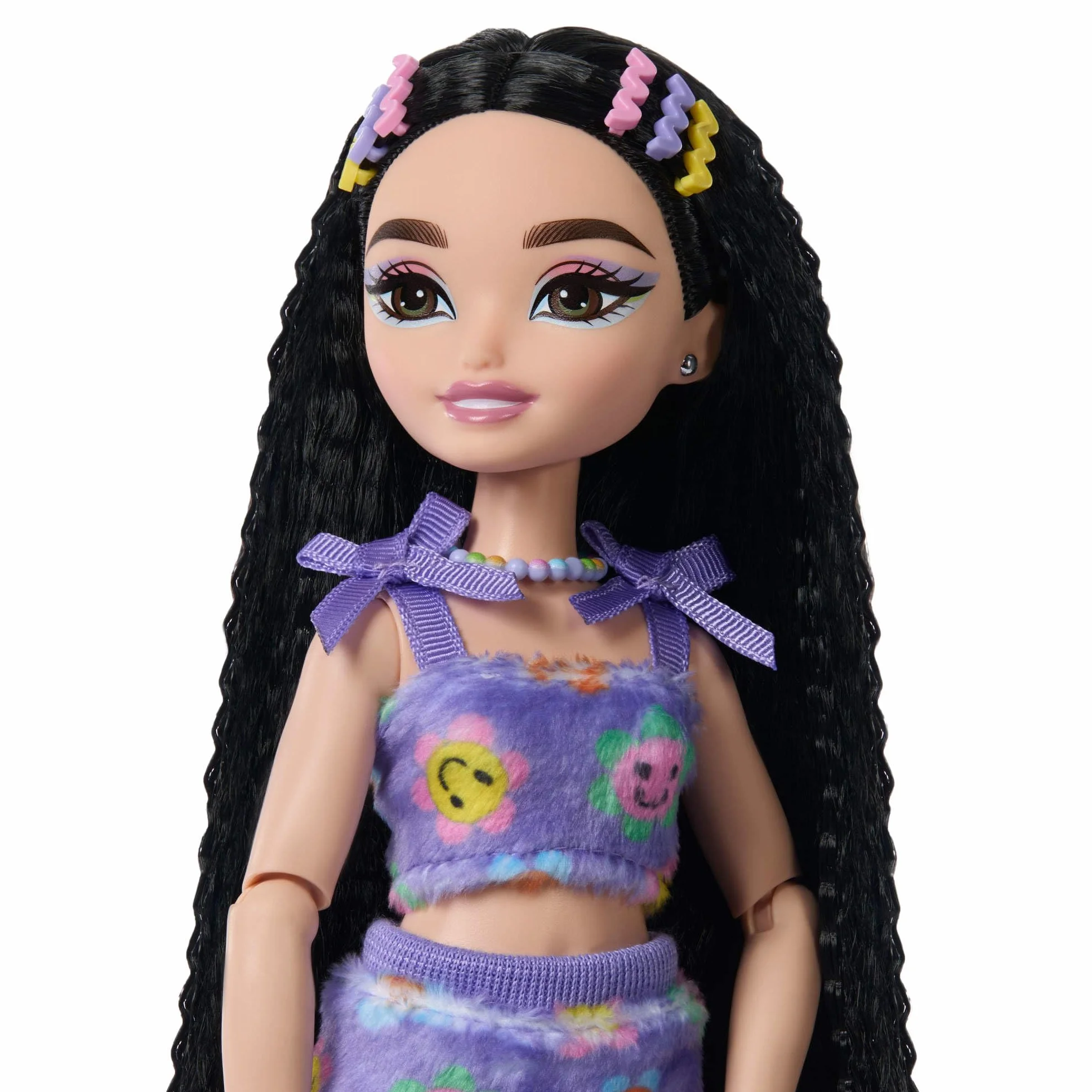 Barbie Dream Besties Lalka Renee na wrotkach do ustawiania w różnych pozach, z czarnymi włosami, wrotkami i akcesoriami, zestaw, zabawka dla dzieci od 4 roku życia, JFX99