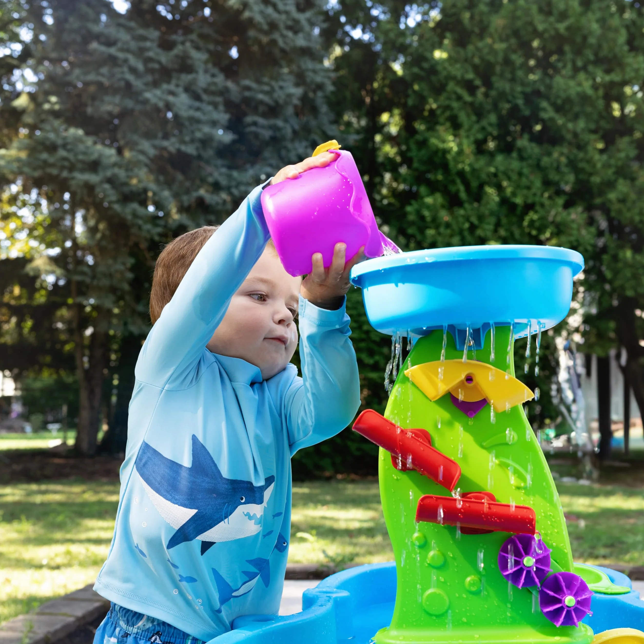 Step2 Rain Showers Splash Pond Stol Wodny z 13-czesciowym zestawem akcesoriow | Zabawki wodne dla dziecka | Stol z woda do ogrodu