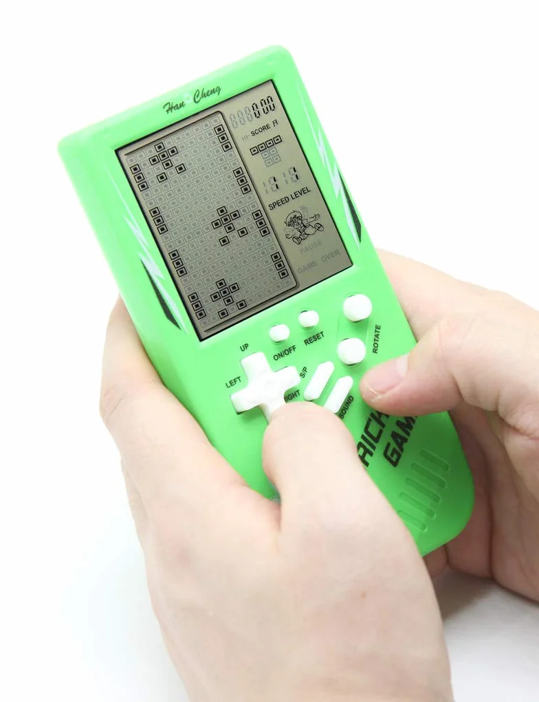 Retro konsola do gier z dużym ekranem 9999 w 1 czołg / wyścigi / strzelanie codzienna gra logiczna regulowana trudność i prędkość mała i łatwa do przenoszenia najlepsze prezenty (zielona)