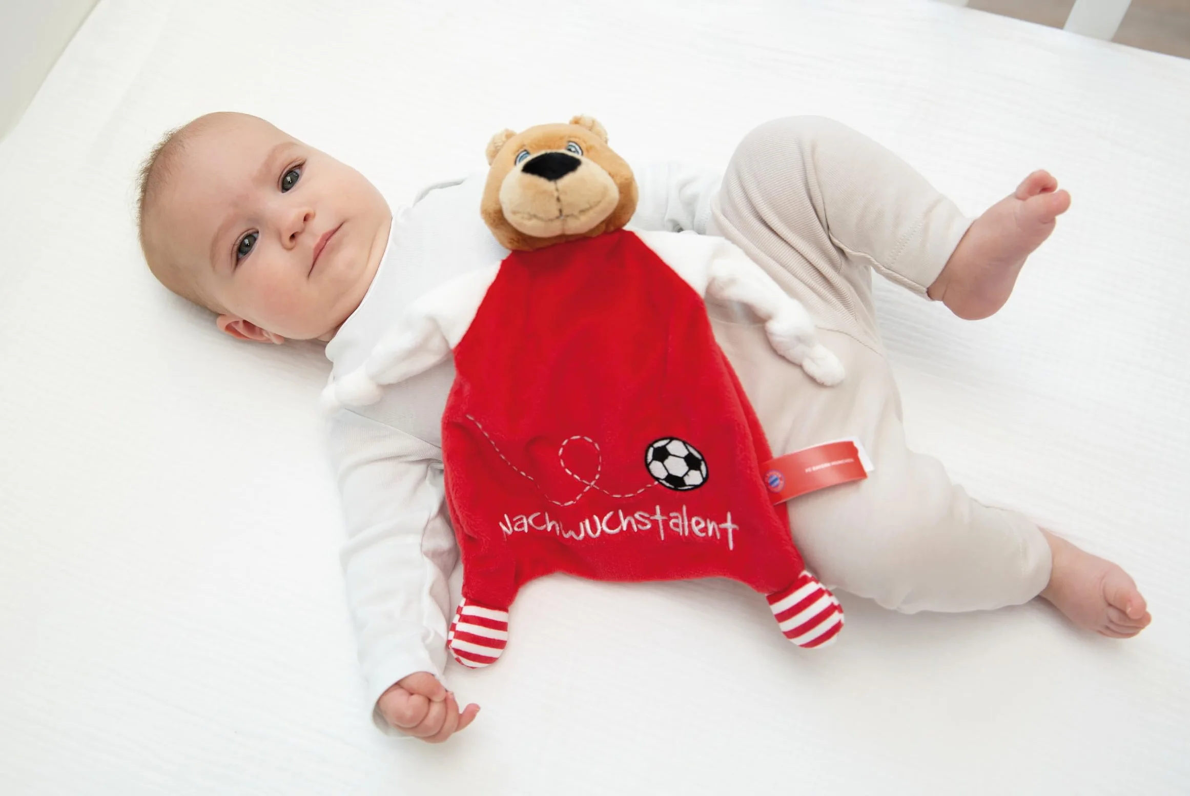 NICI Chusteczka przytulanka FC Bayern Miś Berni 25x25cm czerwona