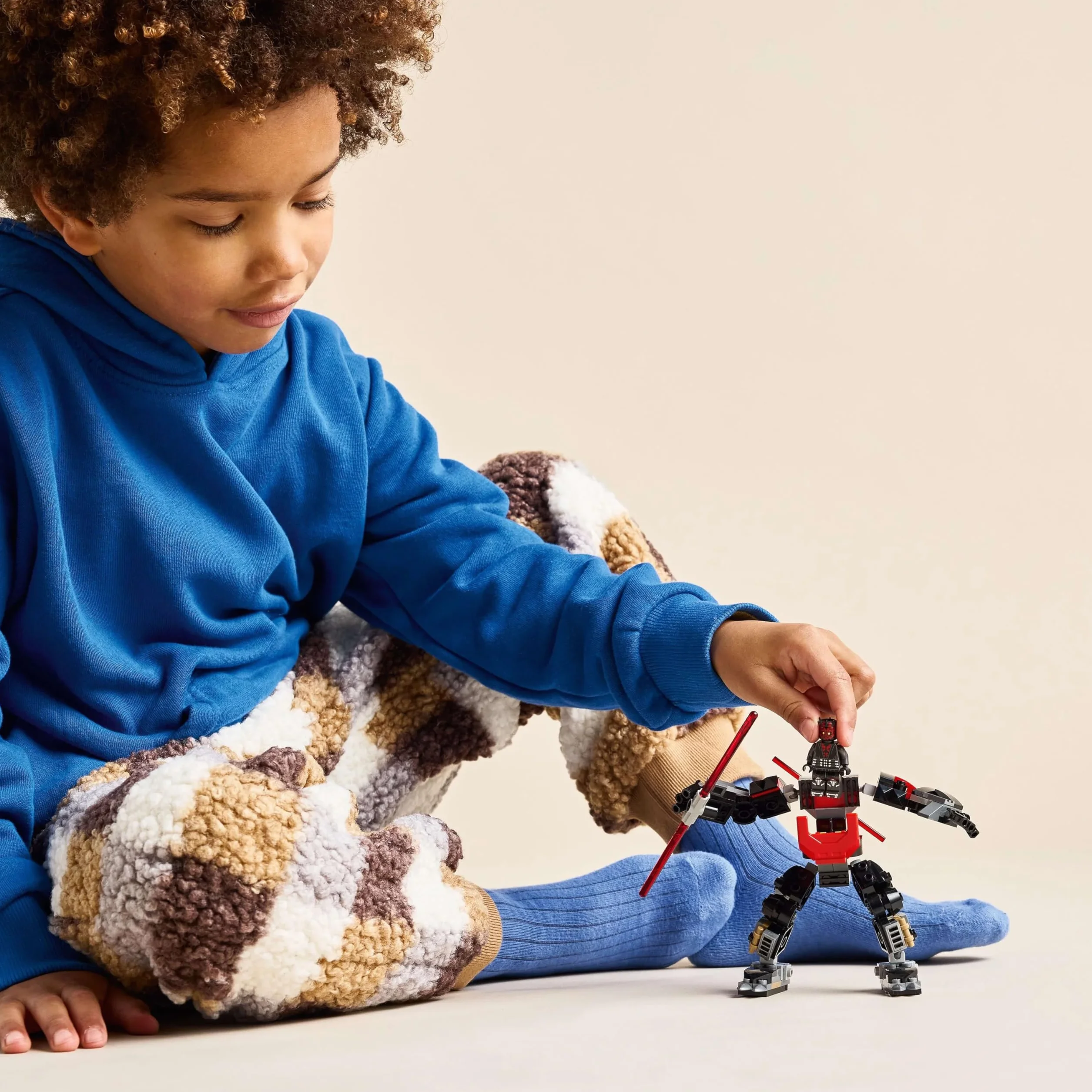 LEGO Star Wars Mech Dartha Maula, zestaw dla 6-latka, Gwiezdne Wojny: Wojny klonów do kolekcji, zabawka konstrukcyjna dla dziecka, pomysł na prezent dla chłopców i dziewczynek w wieku od 6 lat 75411