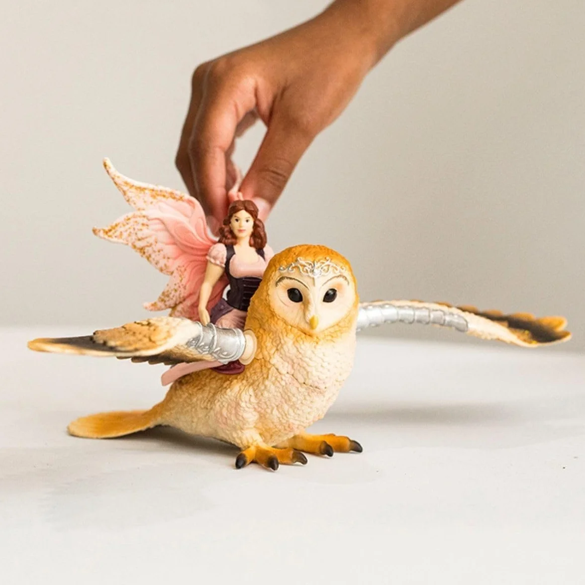 schleich BAYALA | Elfka na brokatowej sowie 70789 | Sowa z ruchomymi skrzydłami i magnesem | Prezent dla dziewczynek i chłopców | Od 5 lat | Zestaw 4 elementów