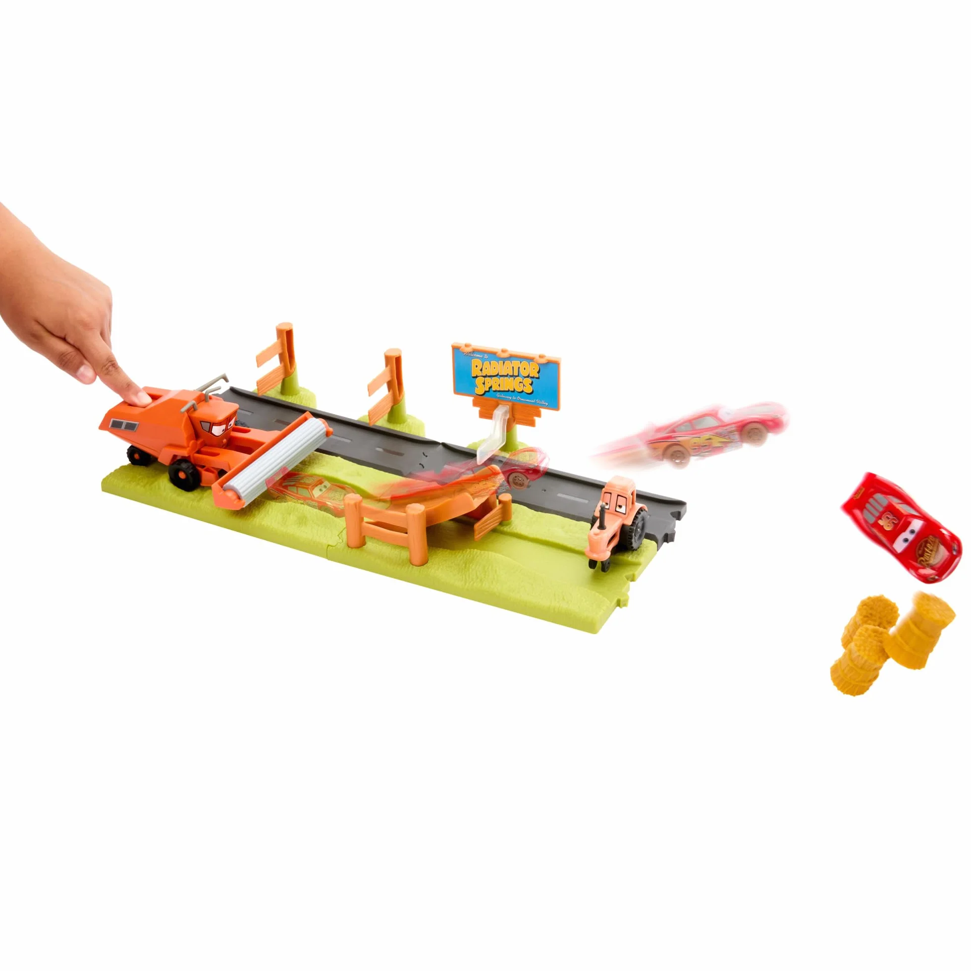 Mattel Disney Pixar Cars Auta Kaskaderska ucieczka Zestaw do zabawy Tor wyścigowy z 3 pojazdami zabawkami, w tym Zygzakiem McQueenem, i 2 sposobami zabawy, HRX48