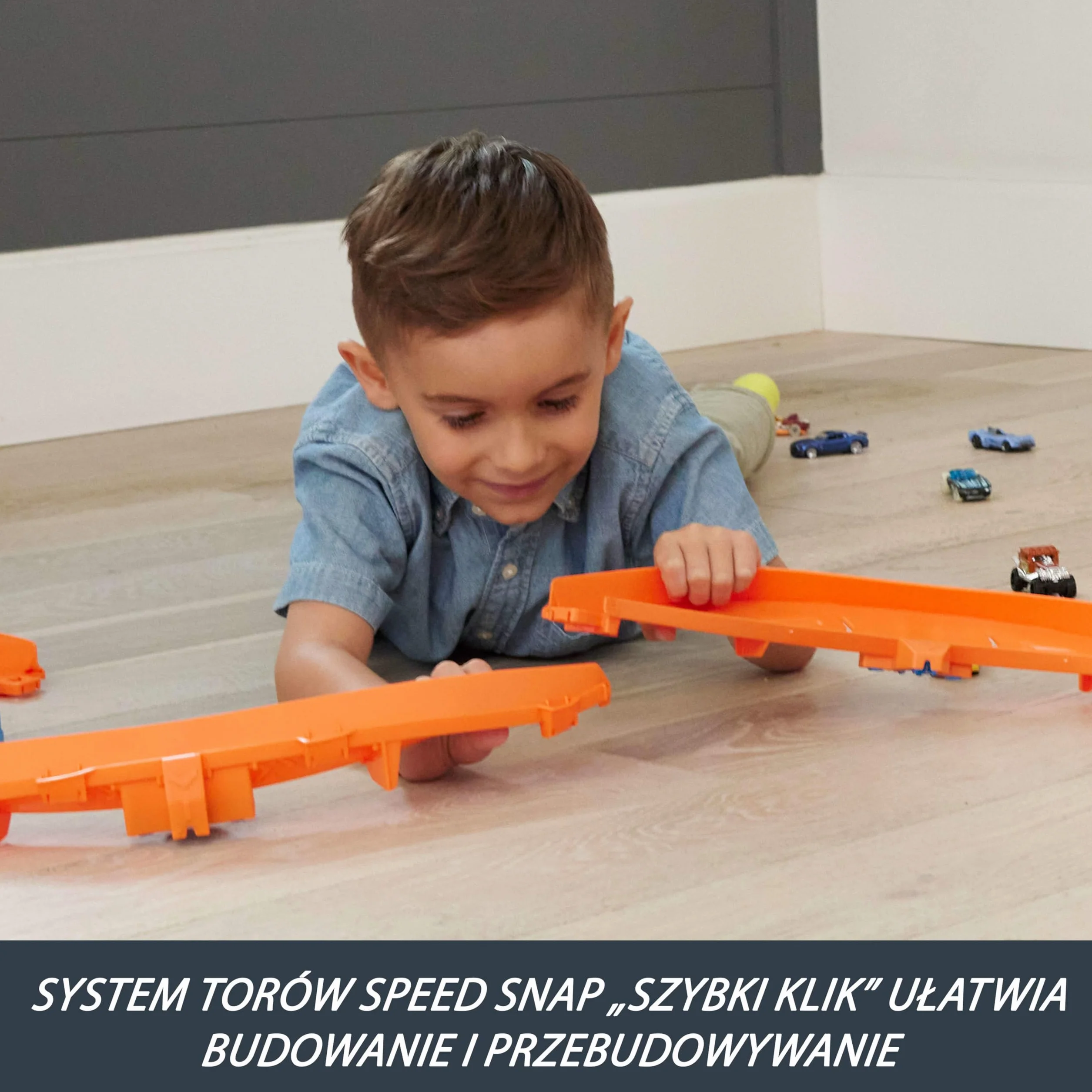 Hot Wheels Track Creator Tor wyścigowy Super skok Zestaw deluxe z przyspieszaczem z napędem + samochód 1:64, JDB49