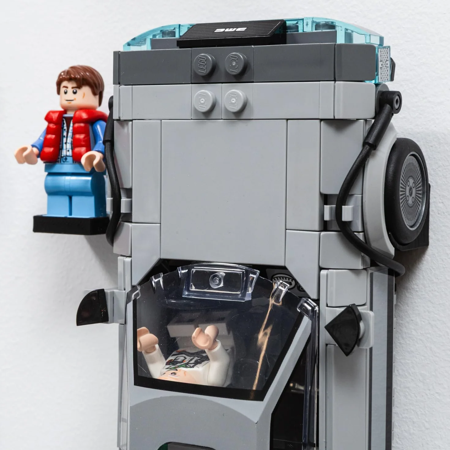 Haczyki do montażu ściennego kompatybilne z LEGO Speed Champions ze stojakami na kierowcę