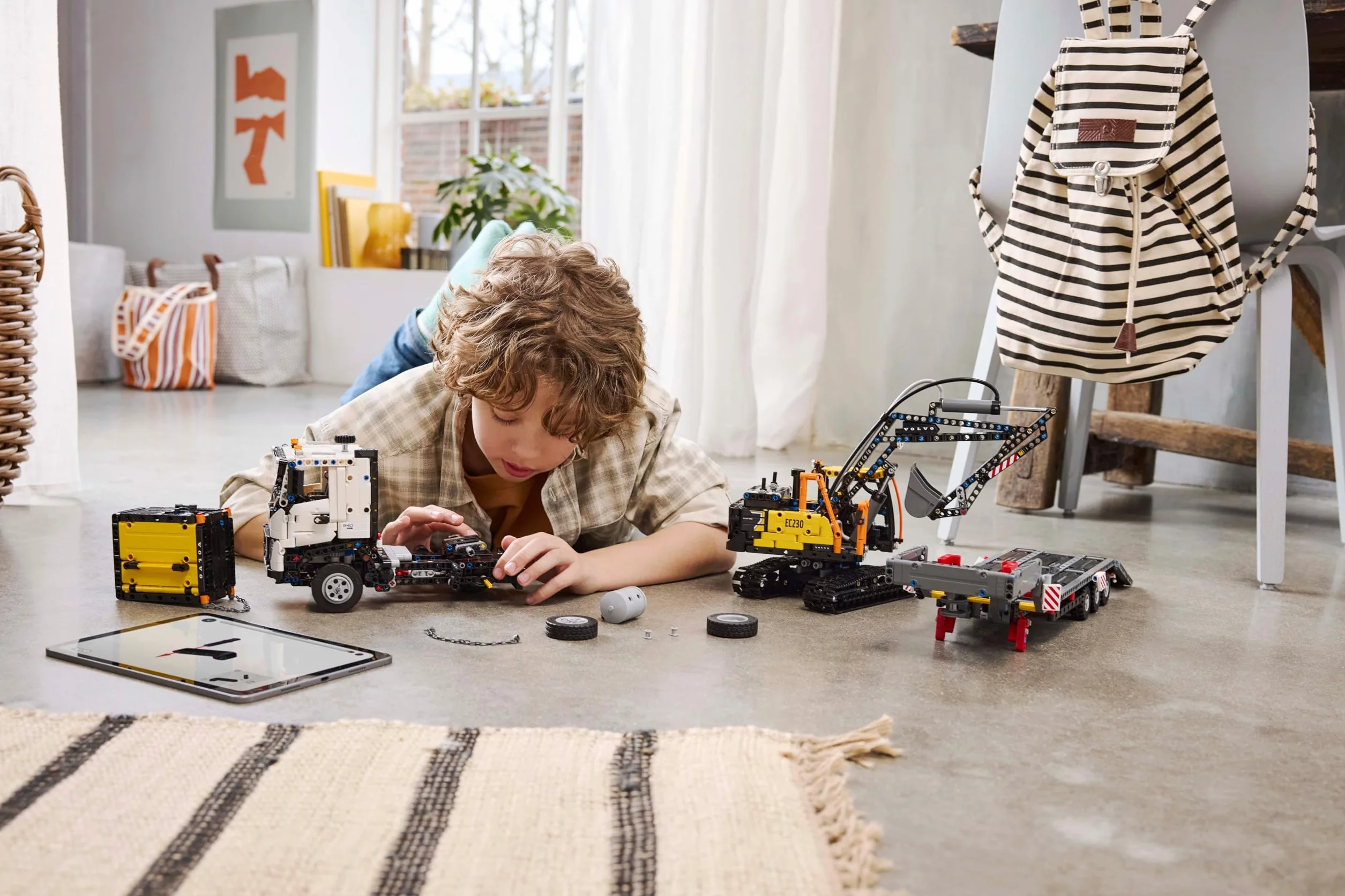 LEGO Technic Ciężarówka Volvo FMX i koparka EC230 Electric, Zabawka dla Dziecka do Zbudowania, Maszyny Budowalne dla Fana Inżynierii, Pomysł na Prezent dla 10-latka, dla Chłopca i Dziewczynki, 42175