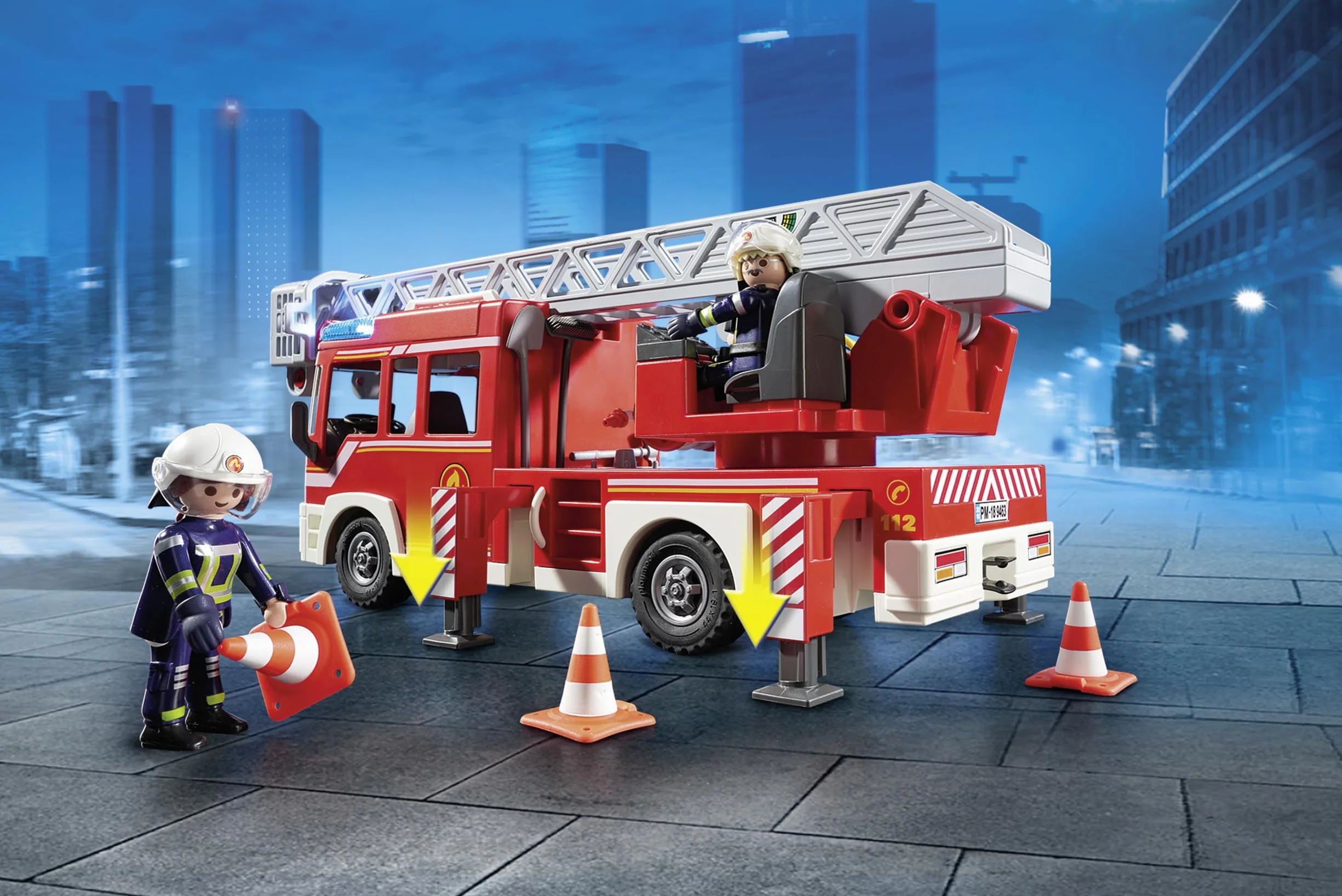 PLAYMOBIL City Action 9463 Samochód strażacki z drabiną, z drabinką i możliwością połączenia z modułem zdalnego sterowania RC, od 4 lat