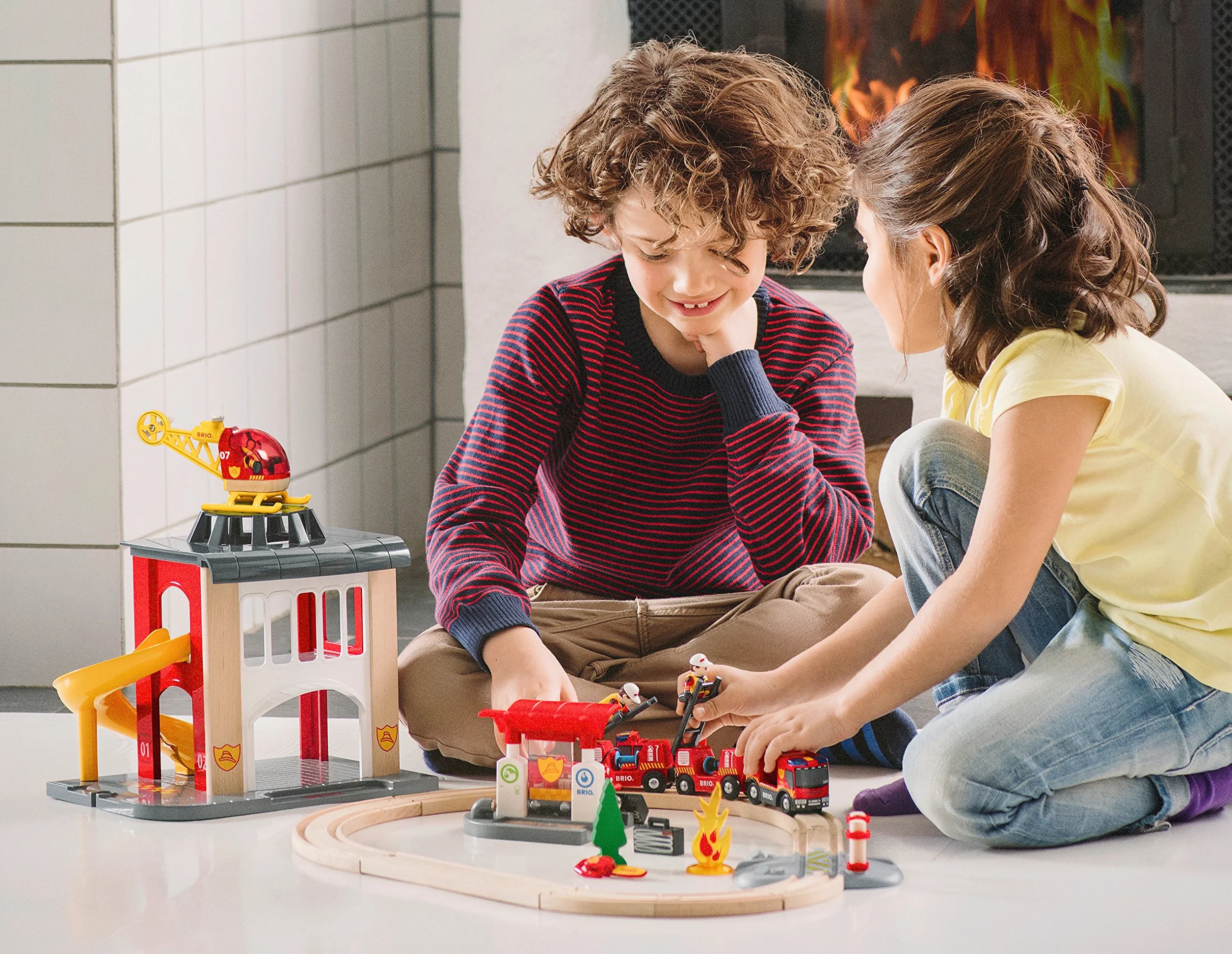 Brio 63383300 Remiza Strażacka (63383300) Bezpieczna Zabawka Dla Dzieci Powyżej 3 Lat