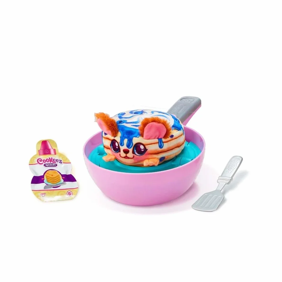 COOKEEZ MAKERY Pancake Treatz Mix and Tur! Wlej ciasto na patelnię i baw się dobrze, patrząc, jak twój interaktywny i pachnący pluszowy przyjaciel obraca się! Jaką niespodziankę zamierzasz przygotować