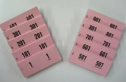 Bloki z dwoma liczbami 1-1000 perforowane numery do szatni loteria tombola
