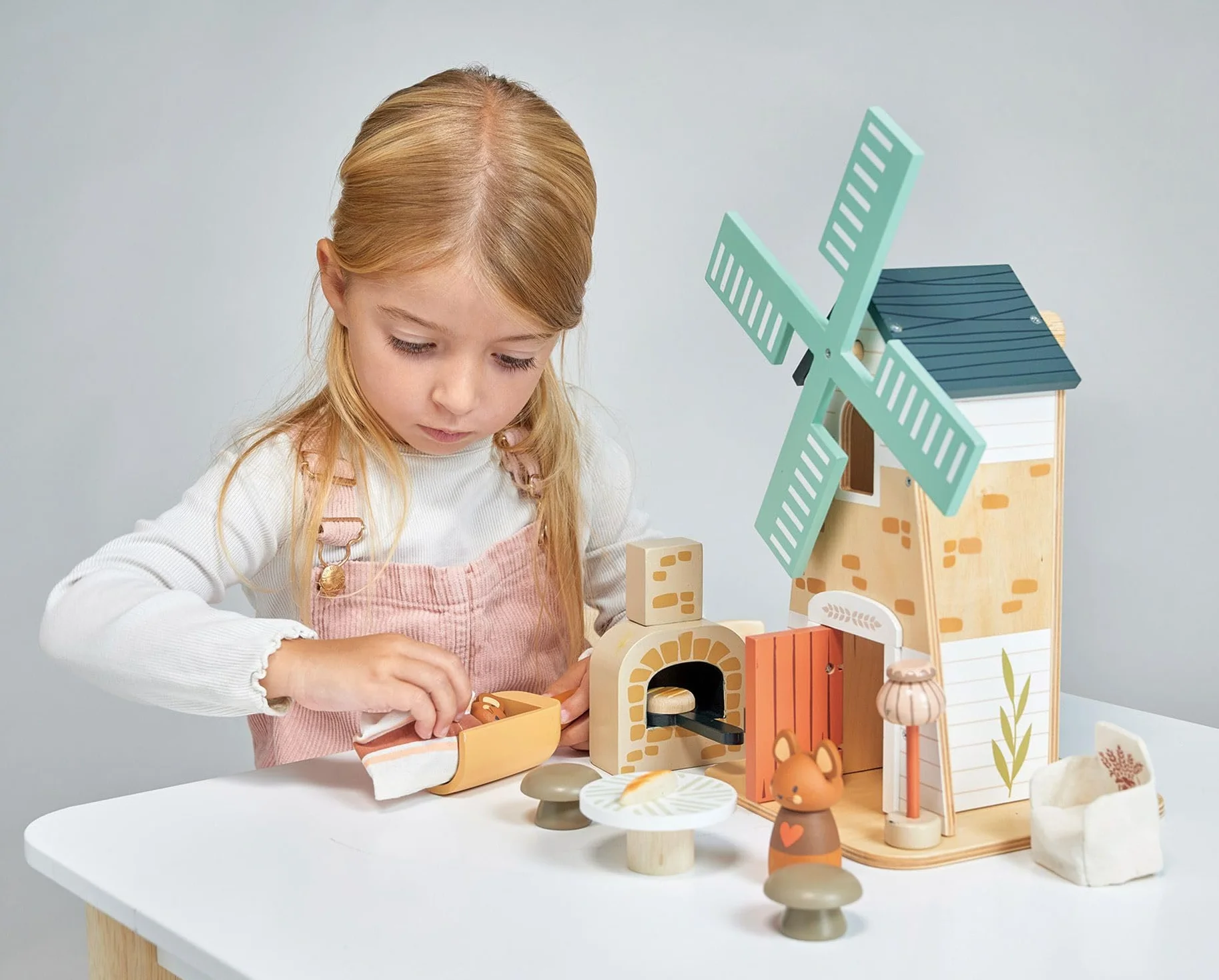 Tender Leaf Toys - Grosz wiatrak - Uroczy drewniany obrotowy wiatrak z rodziną zabawkowych myszy i akcesoriów, pomysłowa zabawka-rozwijanie kreatywnego opowiadania historii -