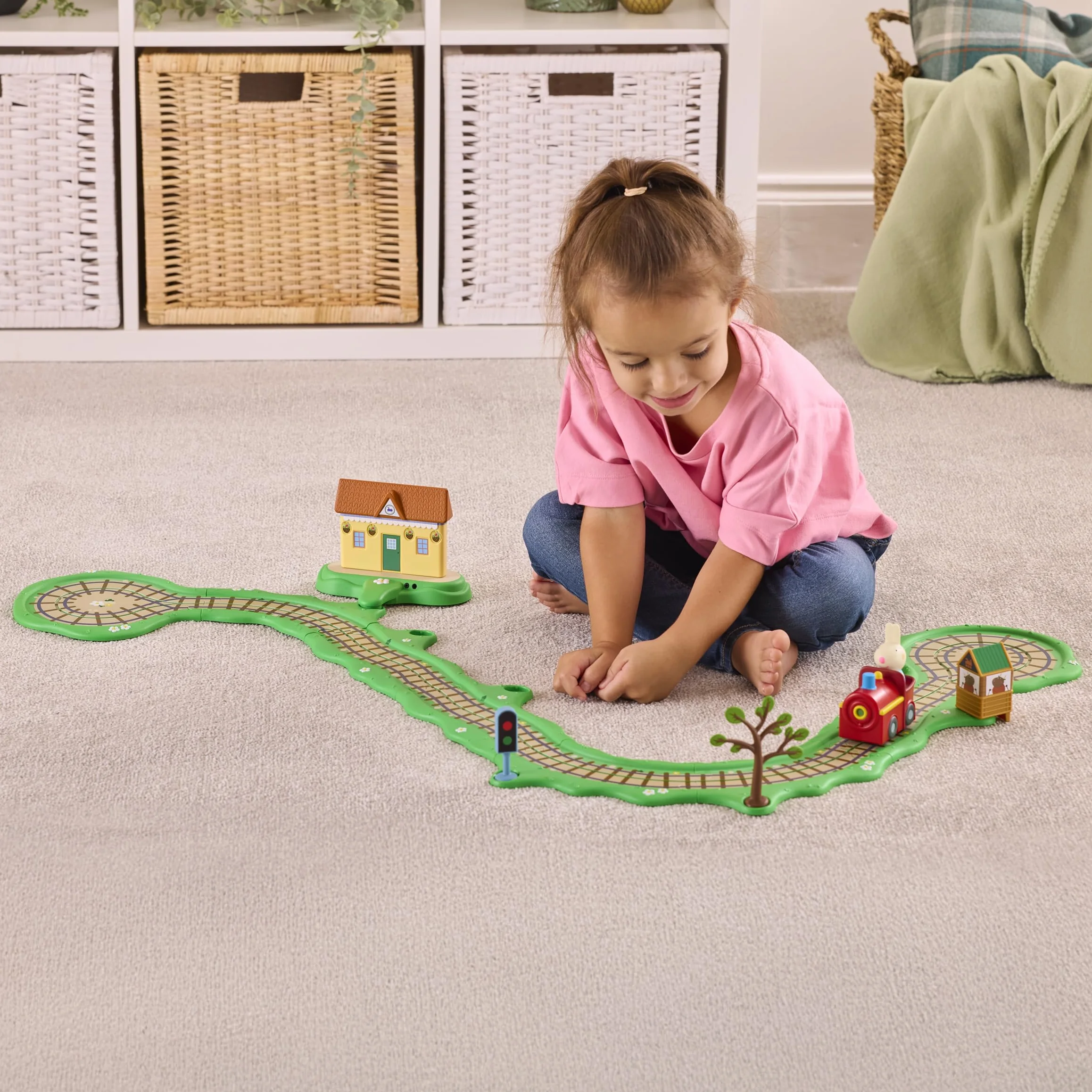 Peppa Pig Whizz Around Clickety Clack Train Set, Motorised Vehicles, Track Toys, Pre-school Toys