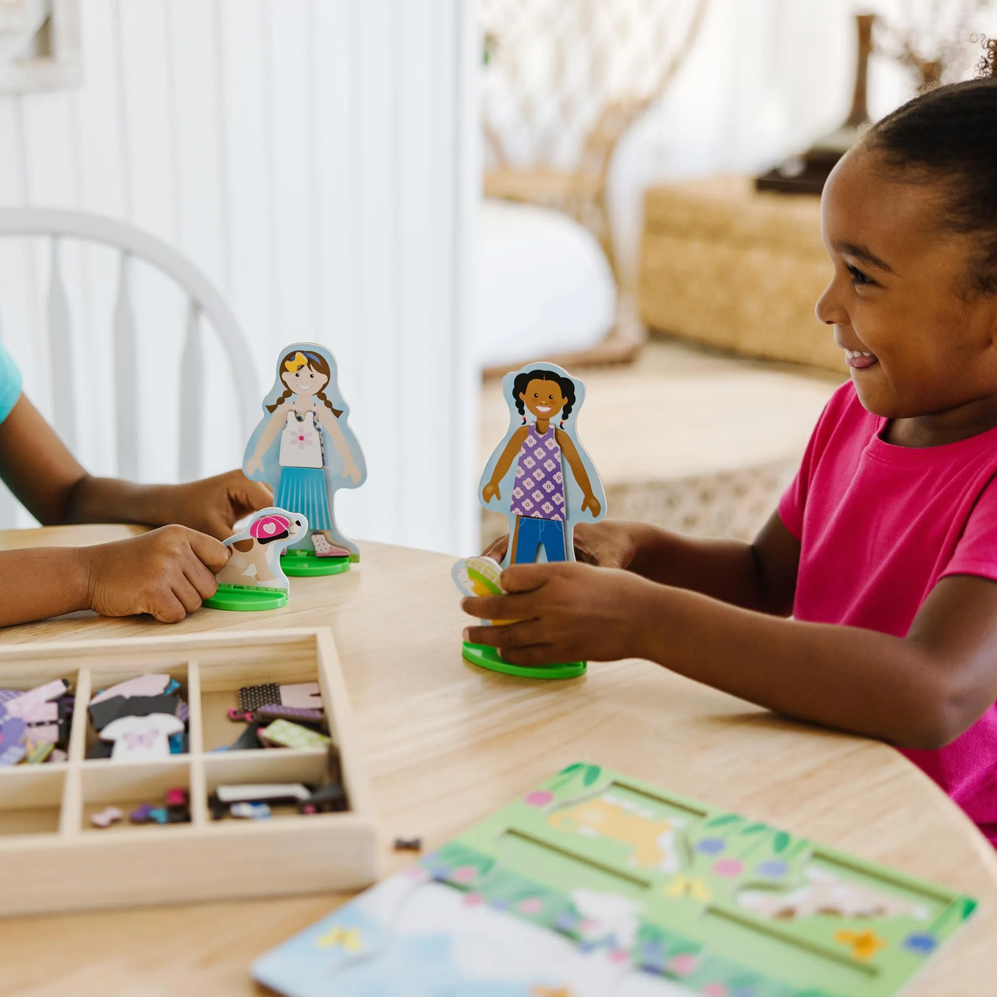 Melissa & Doug Magnetyczne Przebieranki Drewniane Laleczki Zestaw 78 Elementów