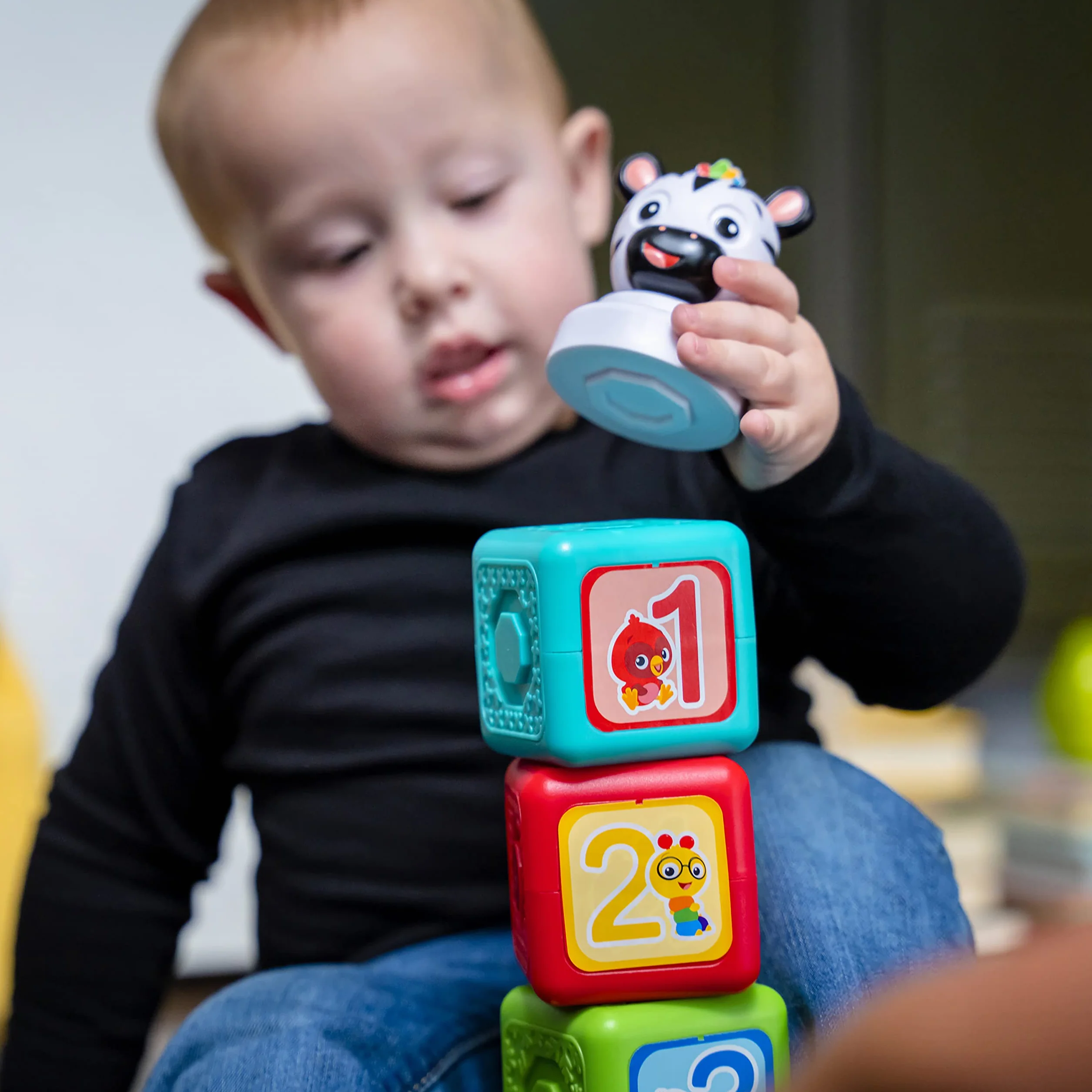 Baby Einstein Connectables Add & Stack Montessori magnetyczne bloki aktywności, w wieku od 6 miesięcy (6 sztuk), wielokolorowe, 16657