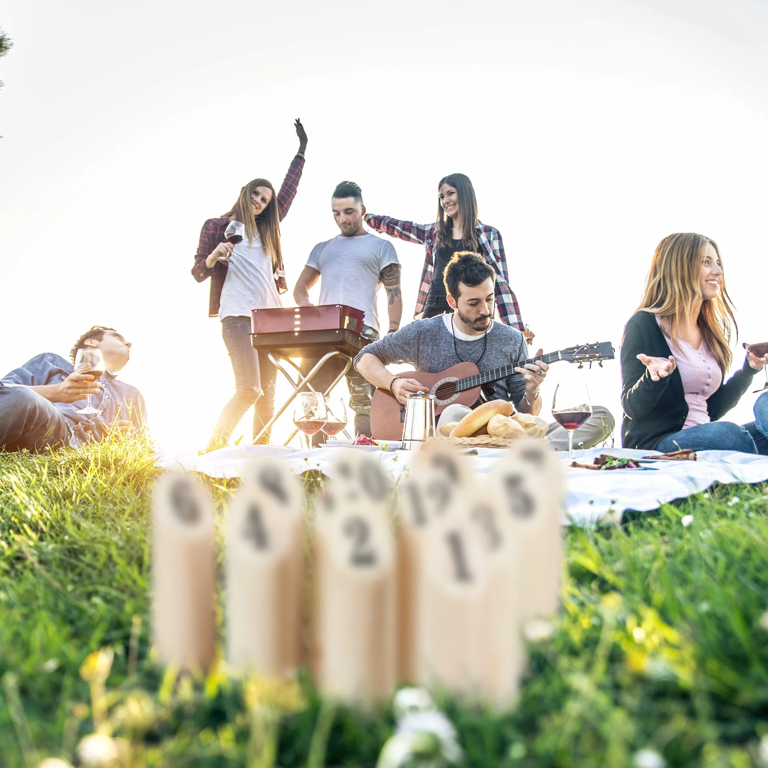 Relaxdays Kubb, z pudełkiem transportowym, fińska gra do rzucania, dla dorosłych i dzieci, gra wikingów, do użytku na zewnątrz, drewno, natura, 1 sztuka