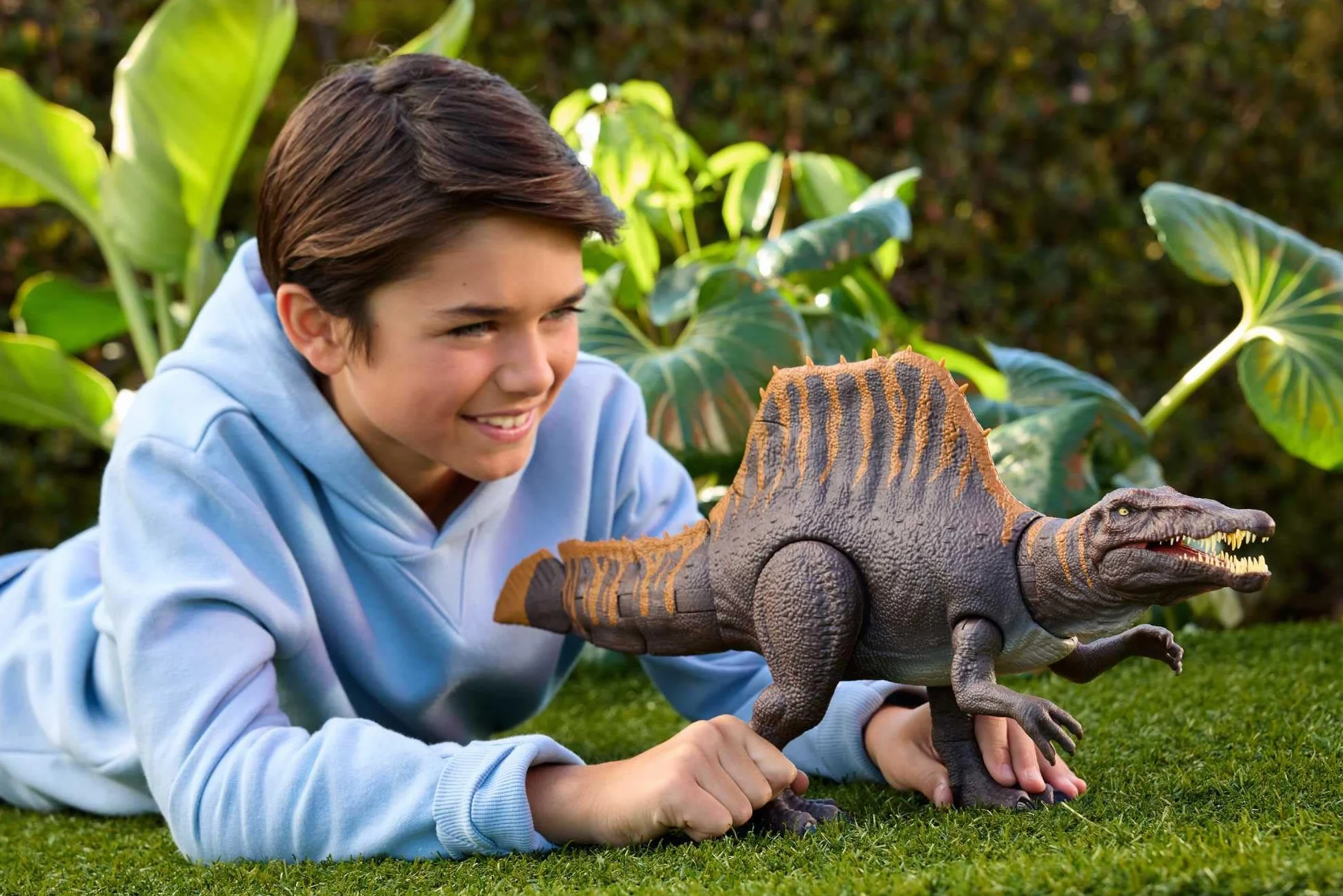 Mattel Jurassic World: Odrodzenie Tail Thrasher Spinozaur Podwójny atak Figurka dinozaura do ustawiania z 2 atakami i filmowym wyglądem, zabawka dinozaur dla dzieci, zabawa wirtualna, JGB57