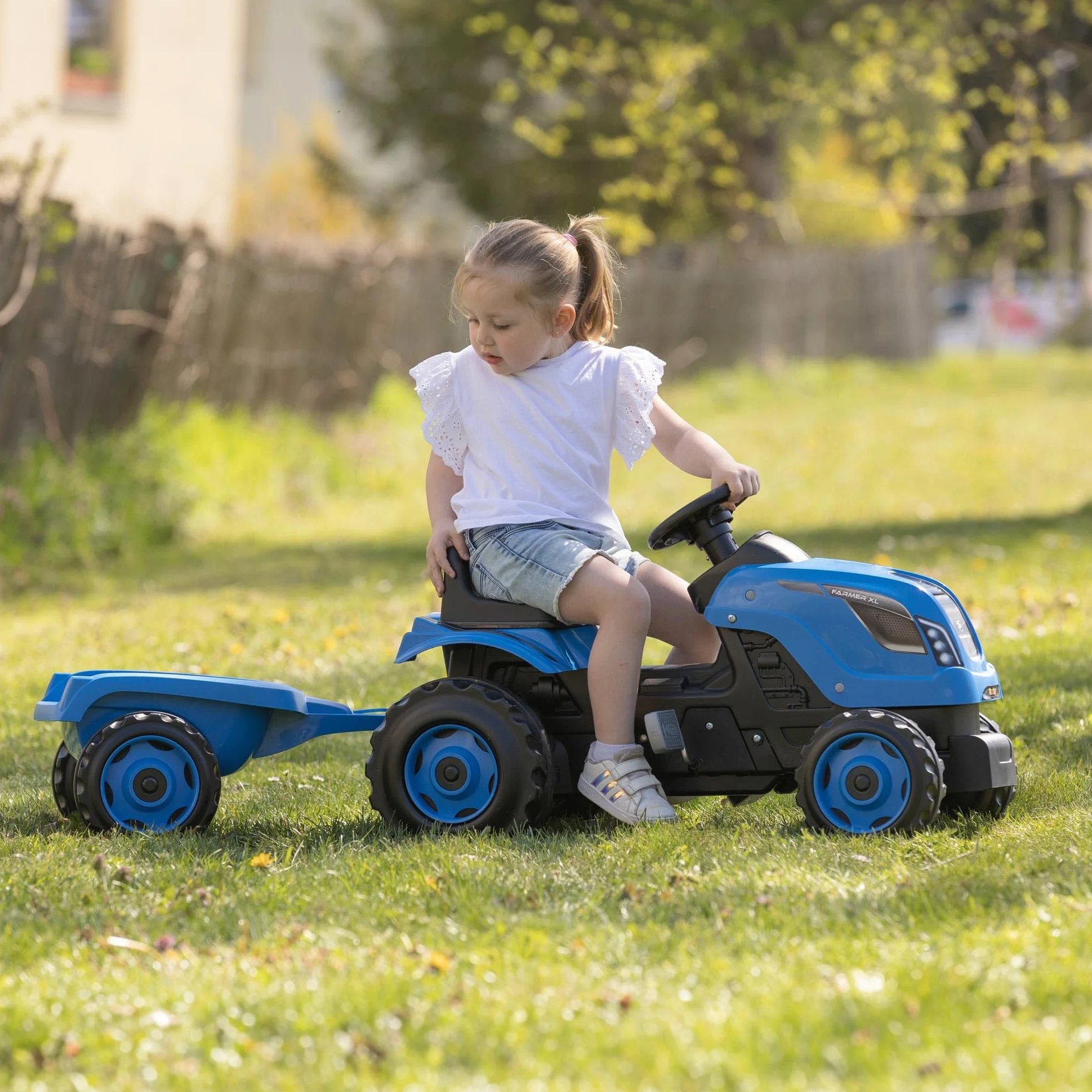 Smoby - Farmer XL Niebieski Traktor + Przyczepa - Traktor na pedały dla dzieci - Regulowane siedzenie - Kierownica z klaksonem - Otwierana maska - Od 3 lat - Wyprodukowano we Francji