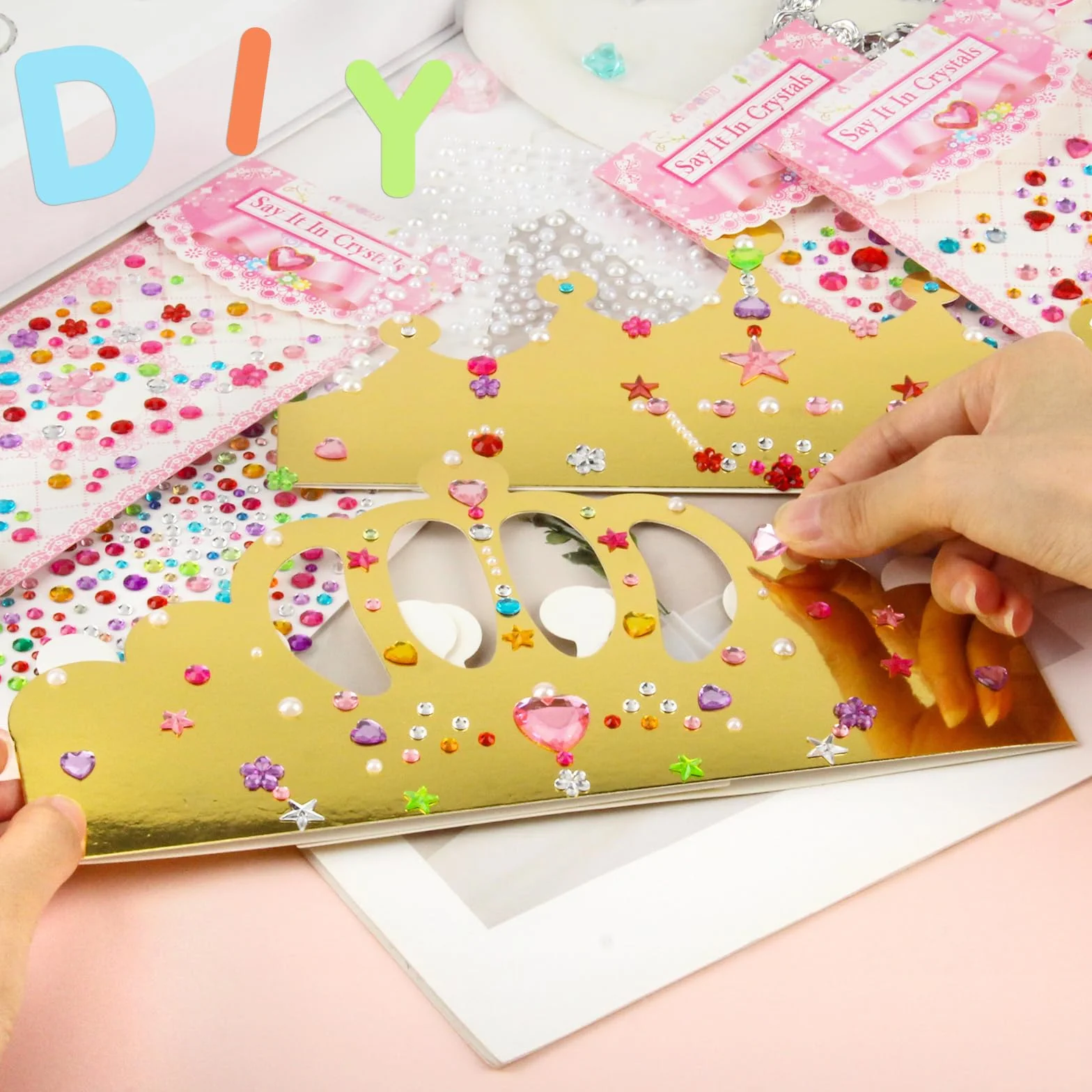 Vaskula Zestaw 24 papierowych wieńców DIY z naklejkami na przyjęcia urodzinowe