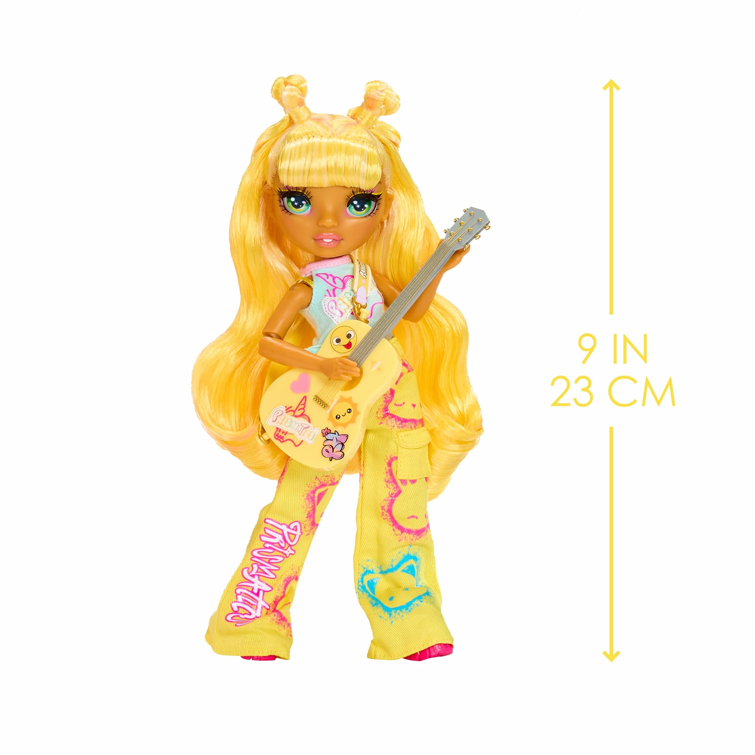 Rainbow High Junior High Rock Band - Sunny, Żółta - 23 cm Modna Lalka z Gitarą. Możliwość Personalizacji za Pomocą Naklejek, Przegubowa. Zabawka dla Dzieci od 4. Roku Życia