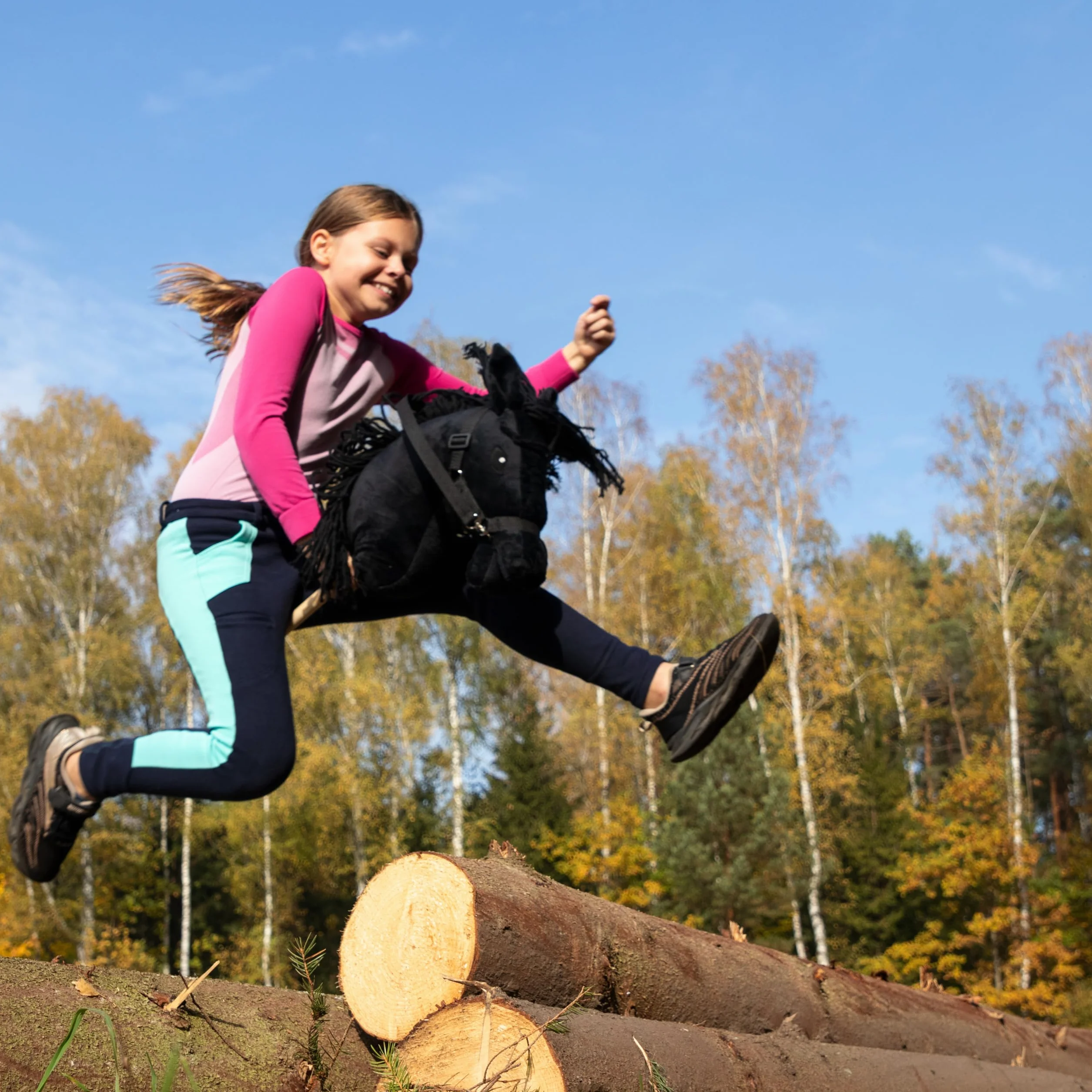 SKIPPI Hobby Horse, Czarny Koń na Kiju, Konik na Patyku, Duży A3, Kantar i Wodze w Zestawie, Hobby Horsing, prezent dla Dziewczynki, dla Dziecka