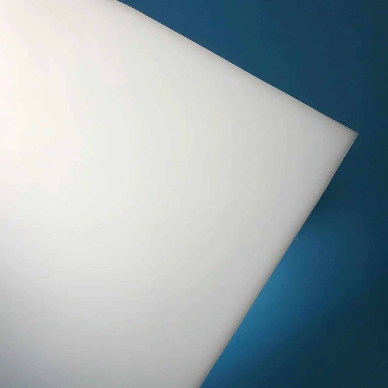 AtHaus Szkło akrylowe Opal Biały 5 mm | CNC-wycinanie na miarę | efekt mleczka | przepuszczalność światła 30% i odporność na UV | Do mebli, dekoracji i projektów kreatywnych: 200 x 200 mm