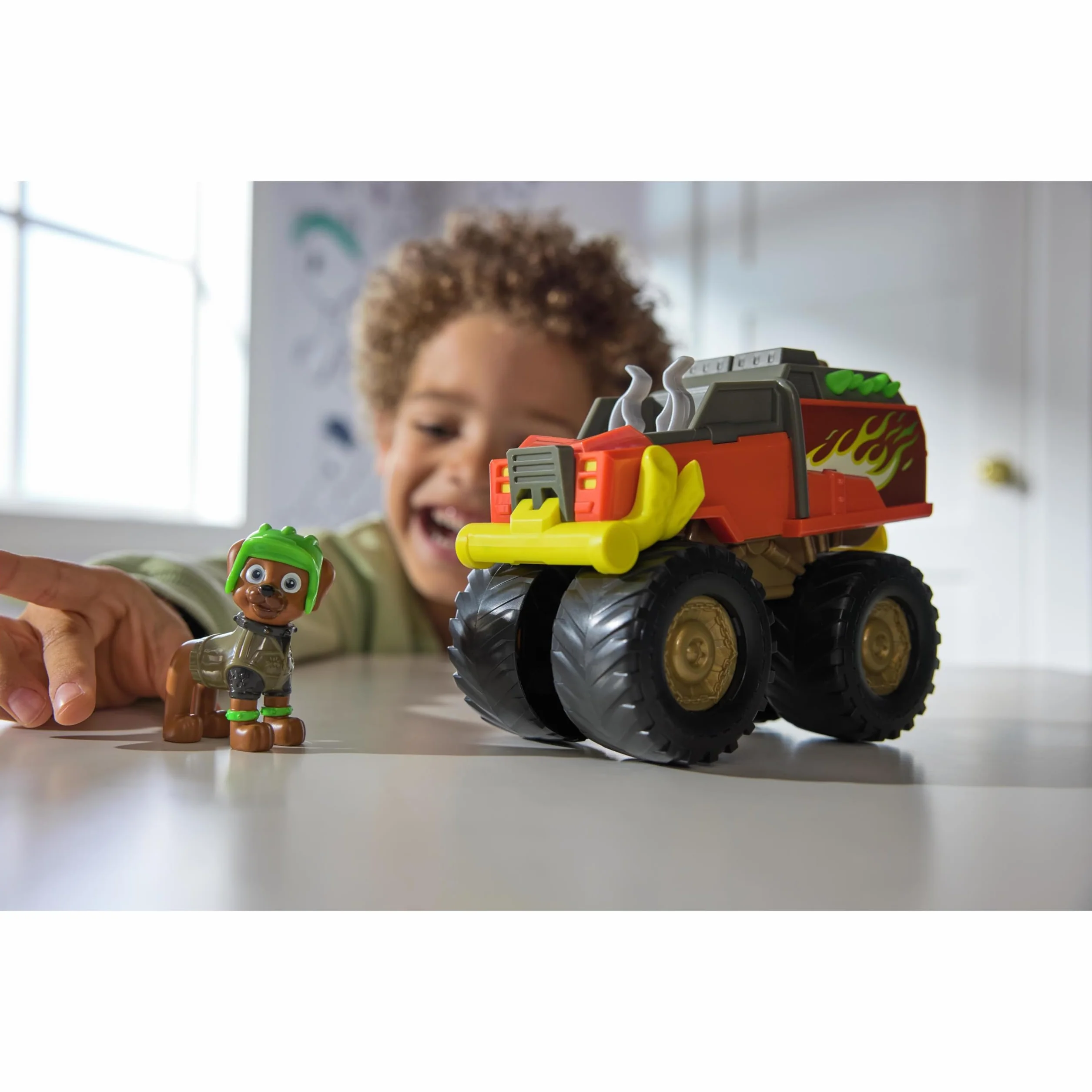 Psi Patrol: Rescue Wheels Monster Truck Boomera, Zabawkowa ciężarówka z transformacją pojazdu i kolekcjonerską figurką, zabawki dla dzieci dla chłopców i dziewczynek w wieku 3+