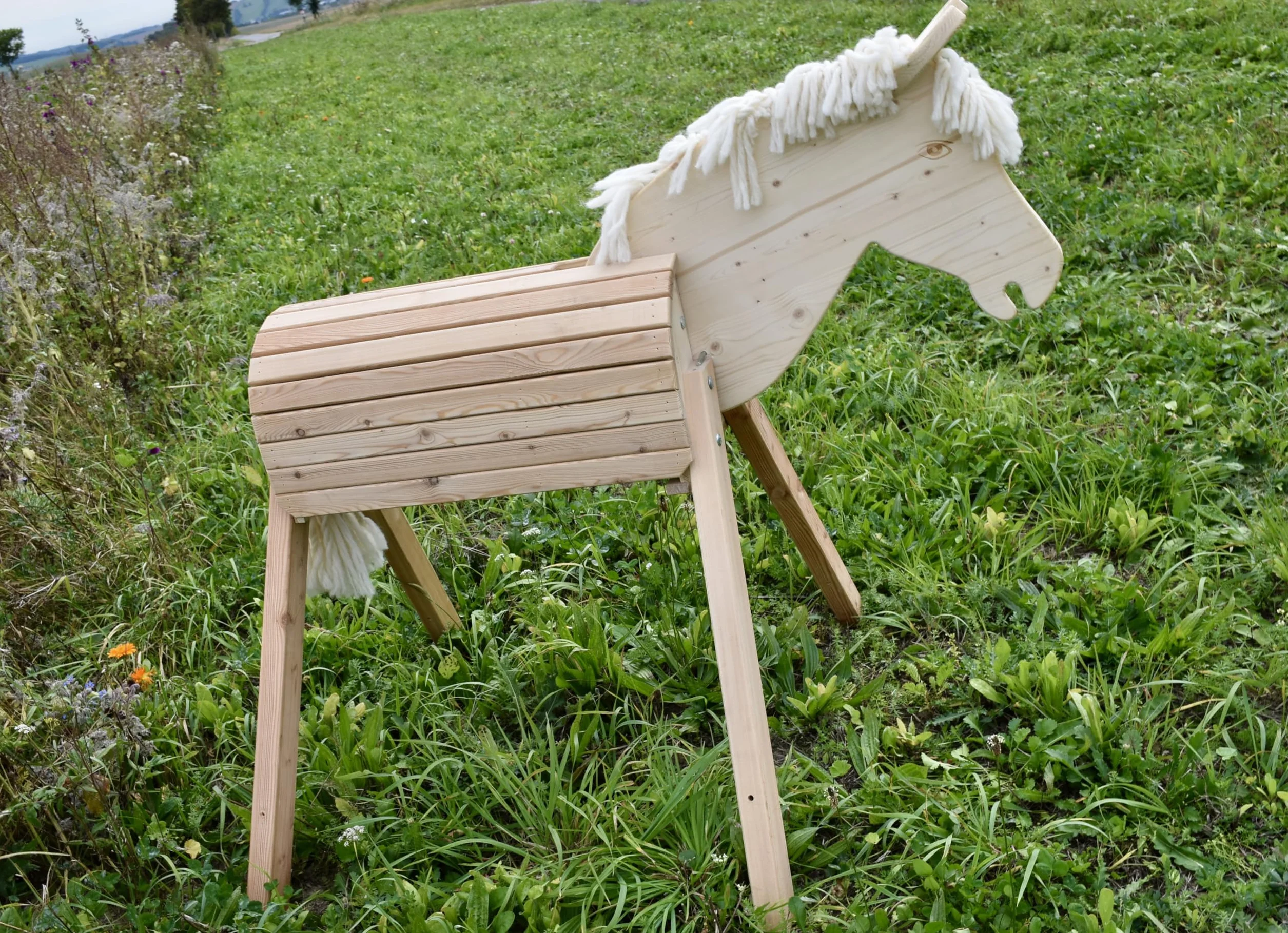 Garden horse "Tom"
