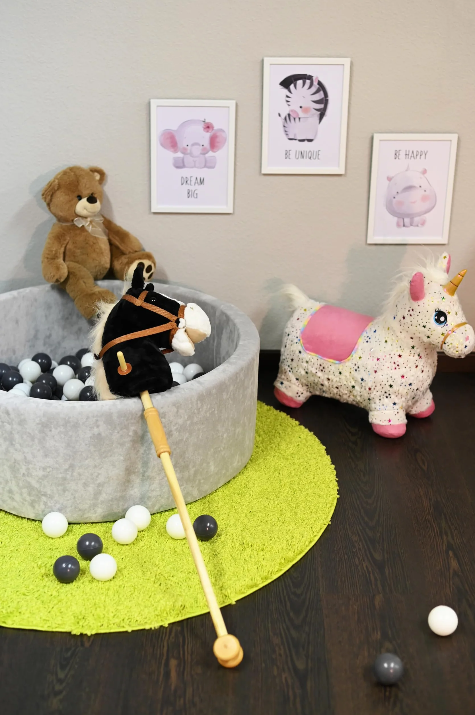 Knorrtoys 40102 - koń na kiju "Blacky", czarny