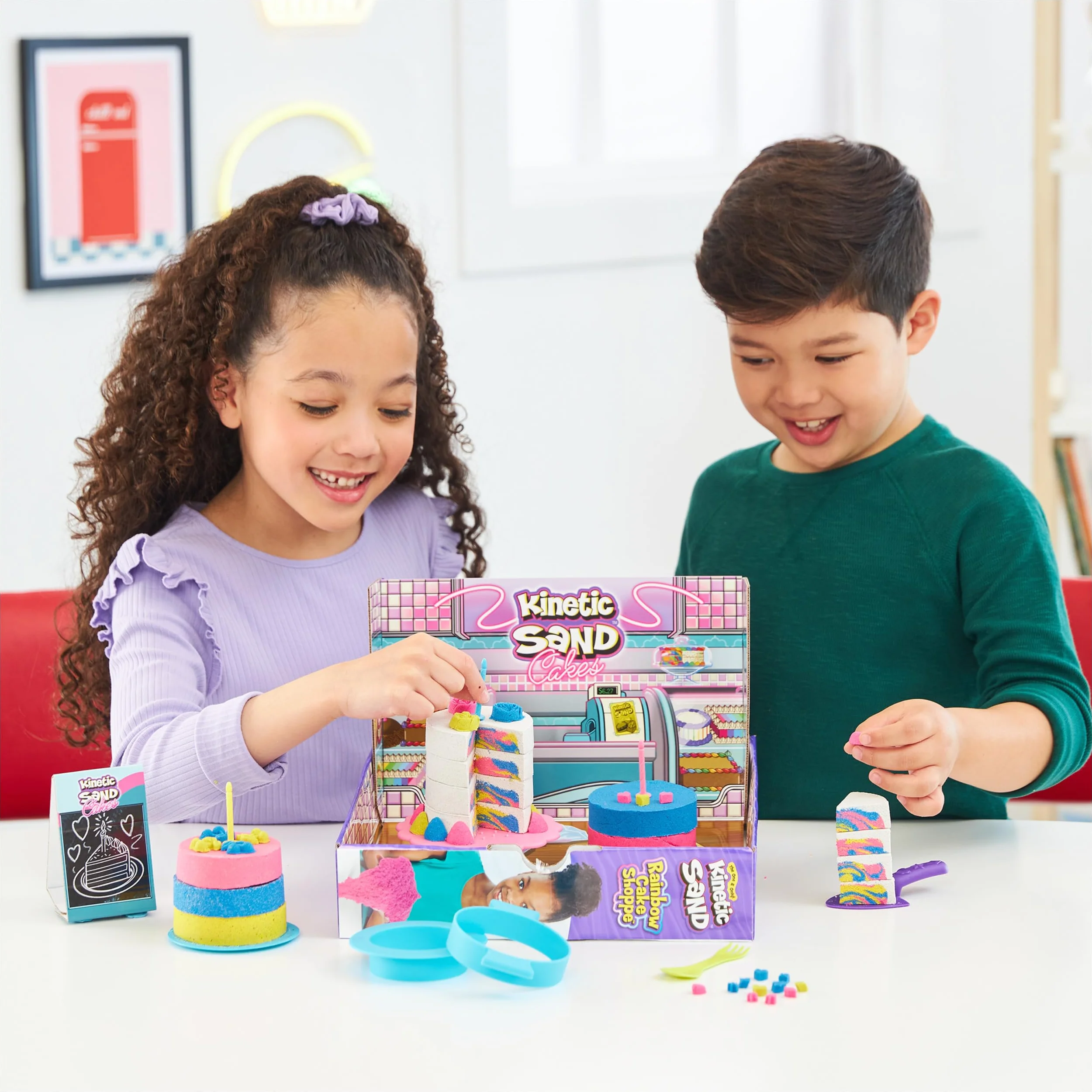Kinetic Sand MAGICZNY Piasek - Rainbow Cake SHOPPE - 680g żółtego, różowego, niebieskiego i białego piasku waniliowego - zestaw rękodzieła dla dzieci zabawki sensoryczne - 6068029 - Zabawki dla dzieci