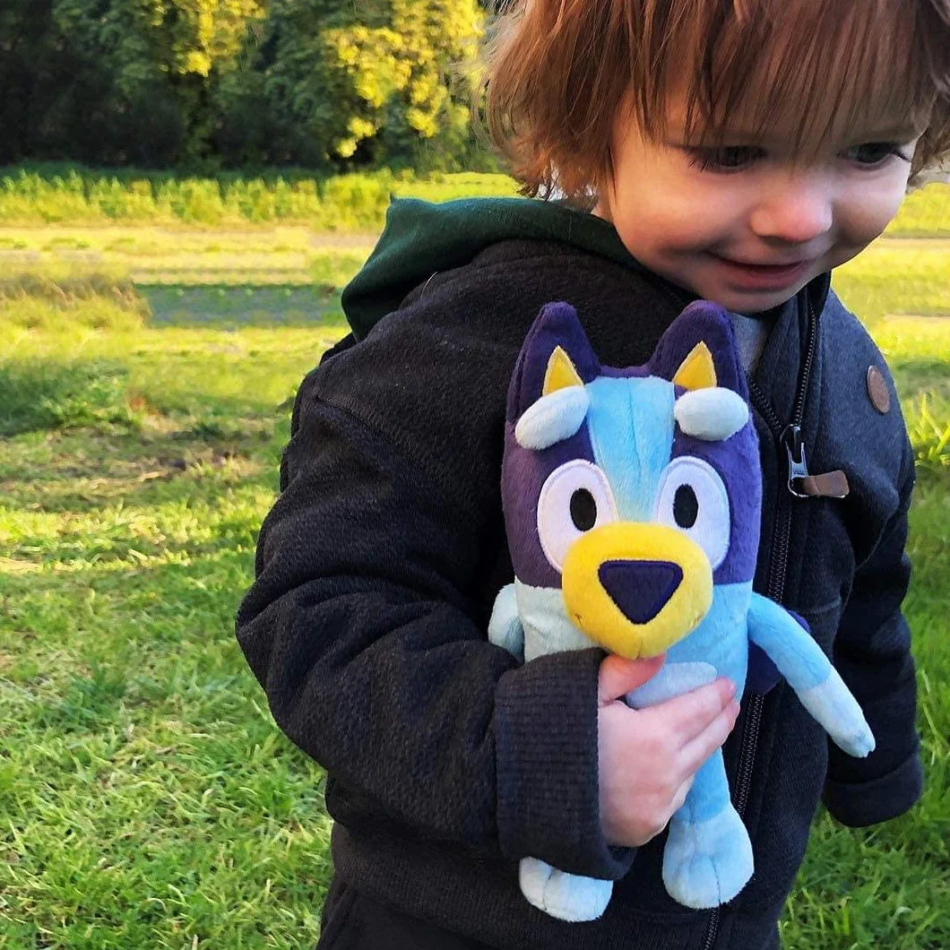BlueY Giochi Preziosi miękki plusz o wysokości ok. 20 cm z detalami, jak w kreskówce, dla dzieci od 3 lat