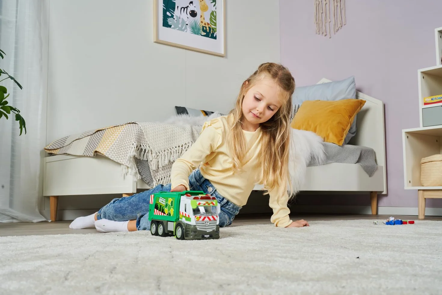 Dickie Toys 203745014 CITY Śmieciarka Mercedes z ruchomym koszem z dźwiękiem i światłem ostrzegawczym, funkcja załadunku i rozładunku, auto zabawkowe dla dzieci od 3 lat, 26 cm