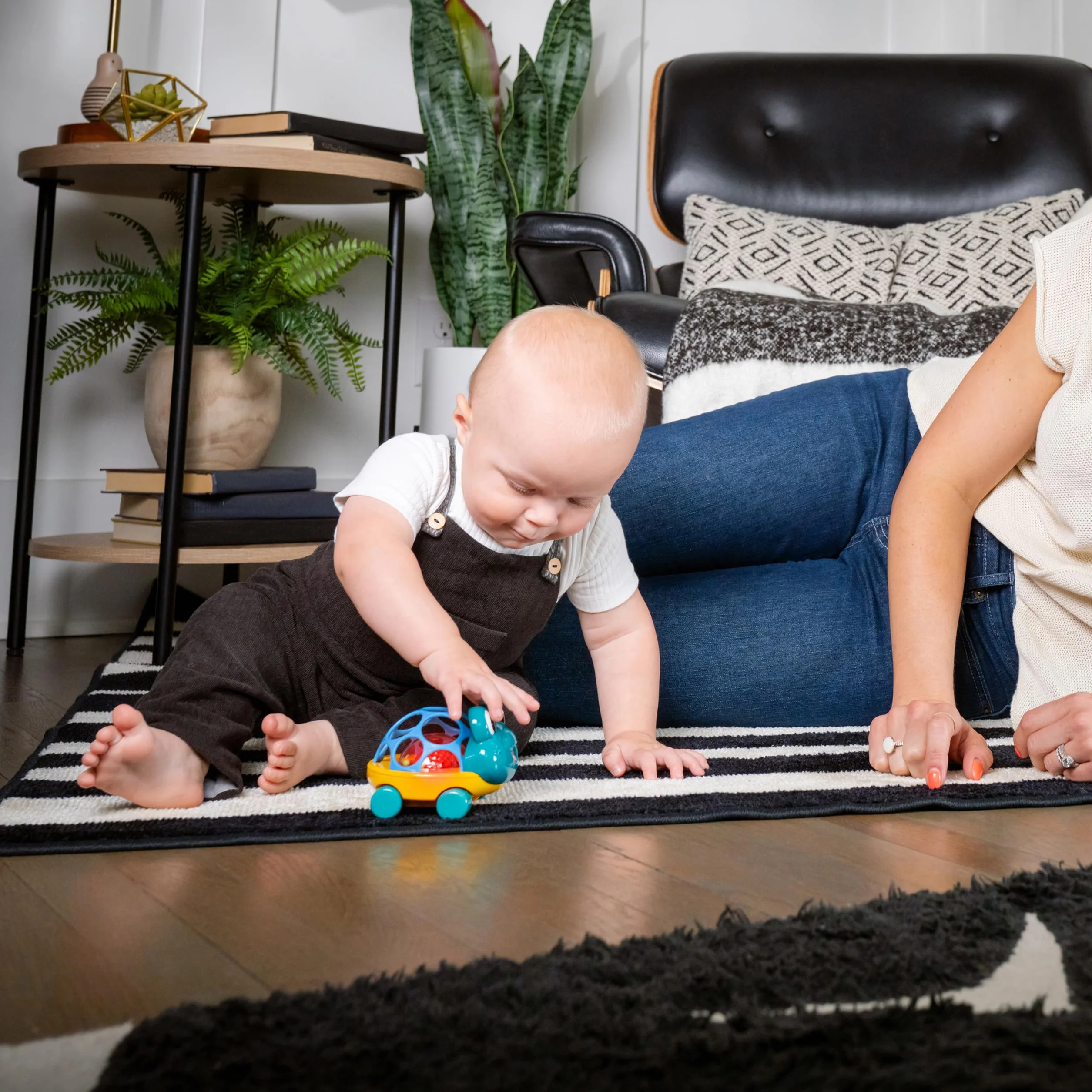 Baby Einstein Curious Car Neptune Oball Toy Car & Rattle, wiek od 3 miesięcy