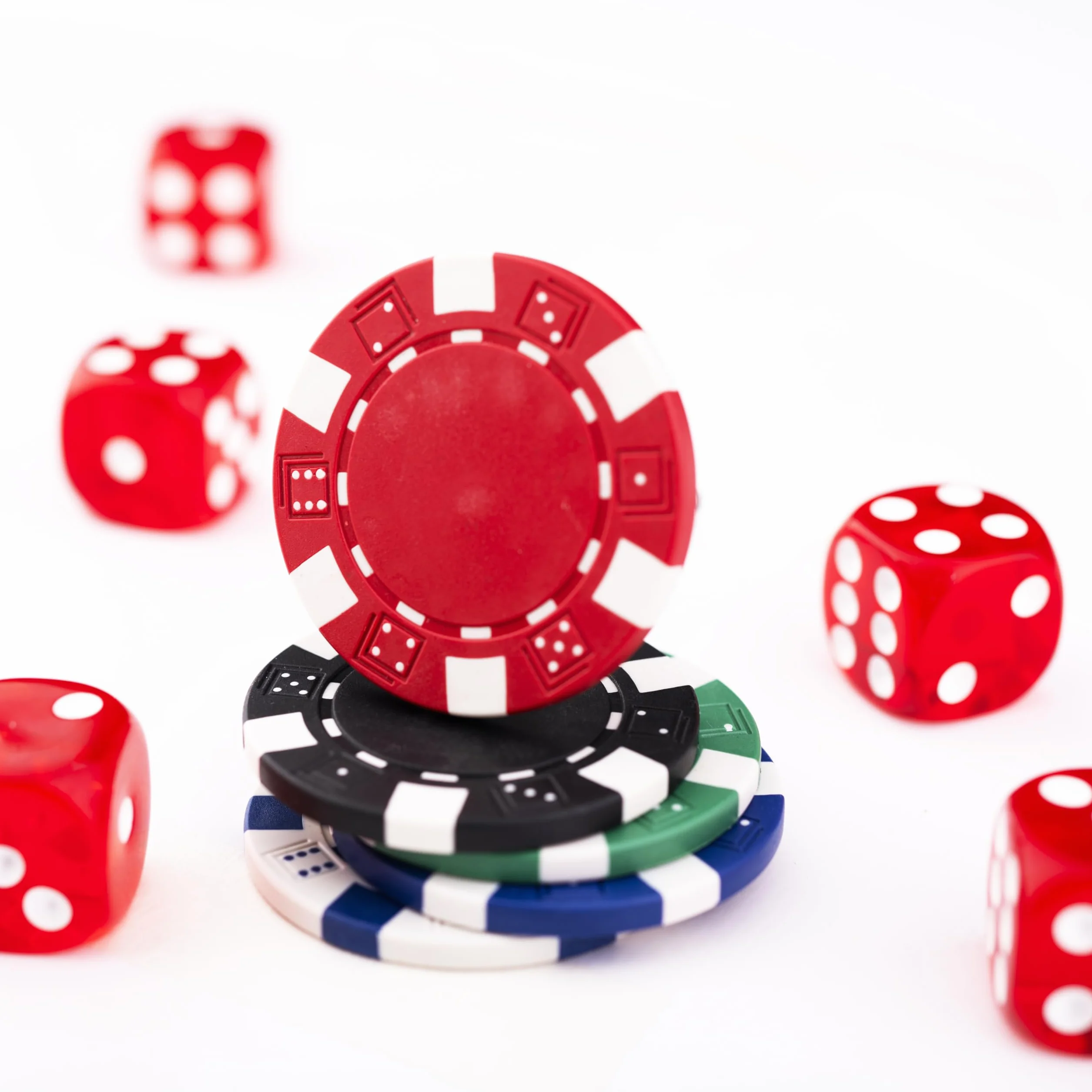 Engelhart – 320910 – Zestaw pokerowy – srebrna walizka – 300 żetonów 11,5g bez numerów – 2 talie – 3 przyciski – 5 kości
