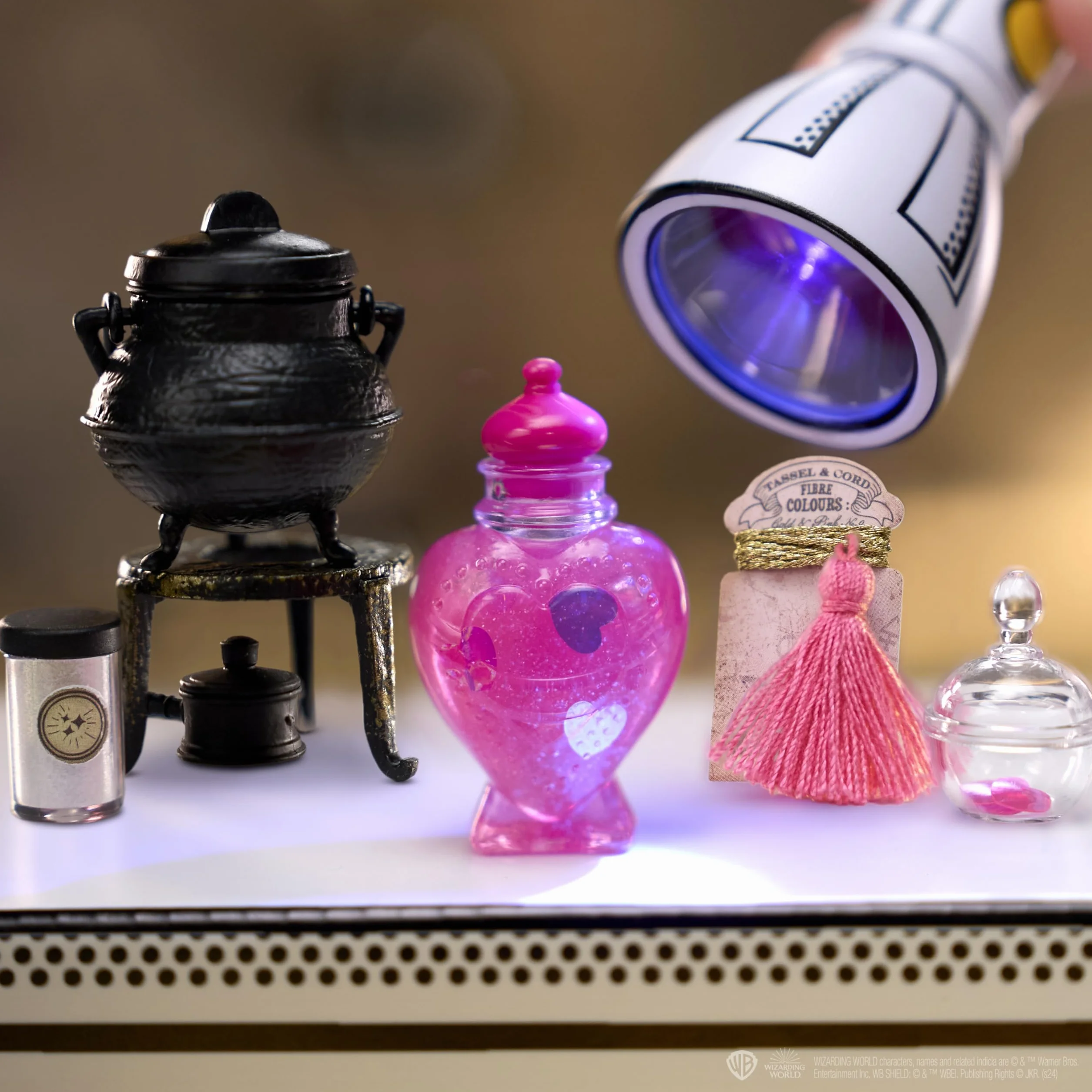 MGA's Miniverse Make It Mini Potions - Harry Potter Mini Kolekcjonerski, DIY, Zabawa z Żywicą, Repliki Eliksirów, Dla Kolekcjonerów i Dzieci od 8 Lat, NIEJADALNE