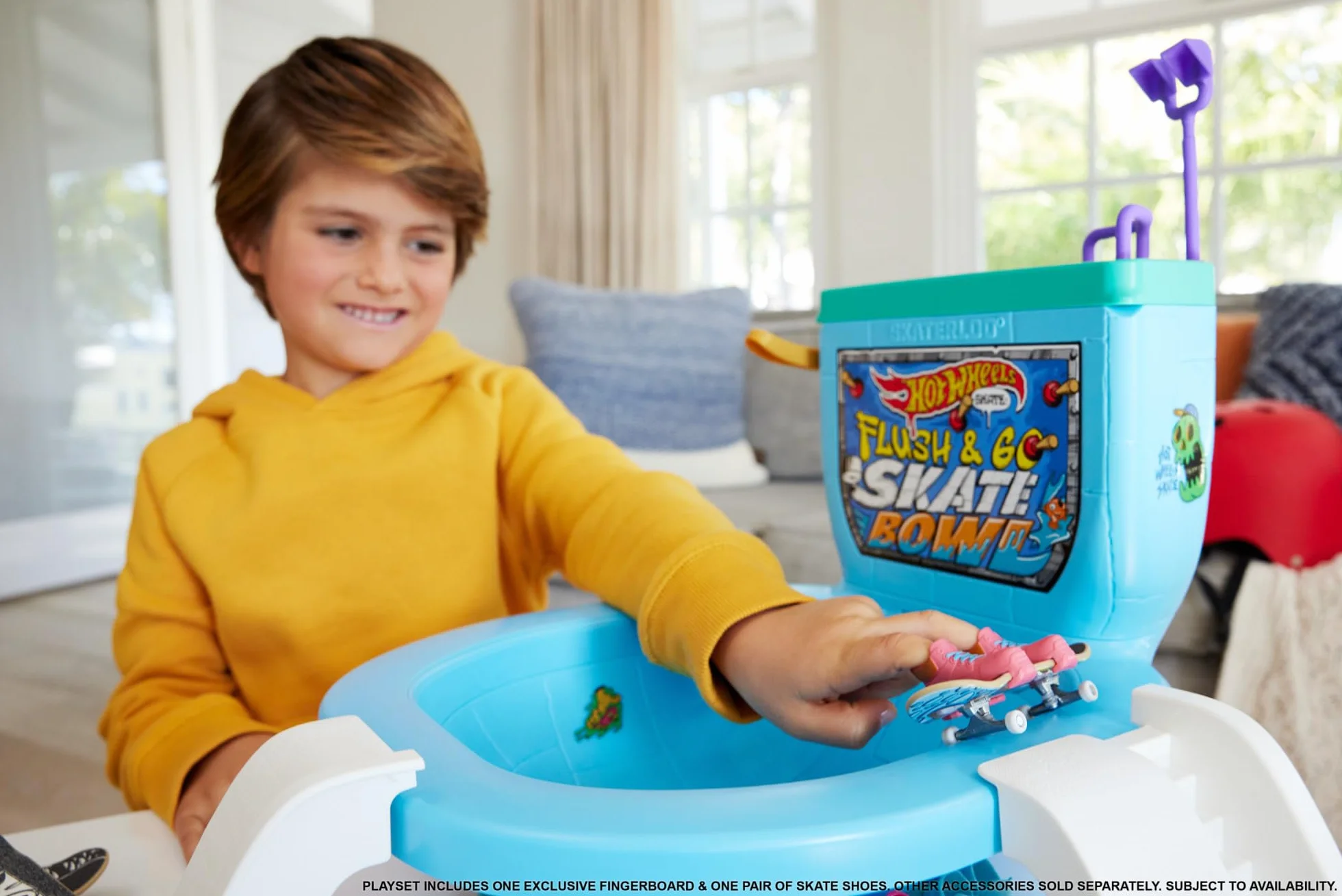 Hot Wheels Skate Odjazdowa muszla Zestaw z 1 wyjątkową deskorolką do jazdy palcami i parą butów na palce, HXL16