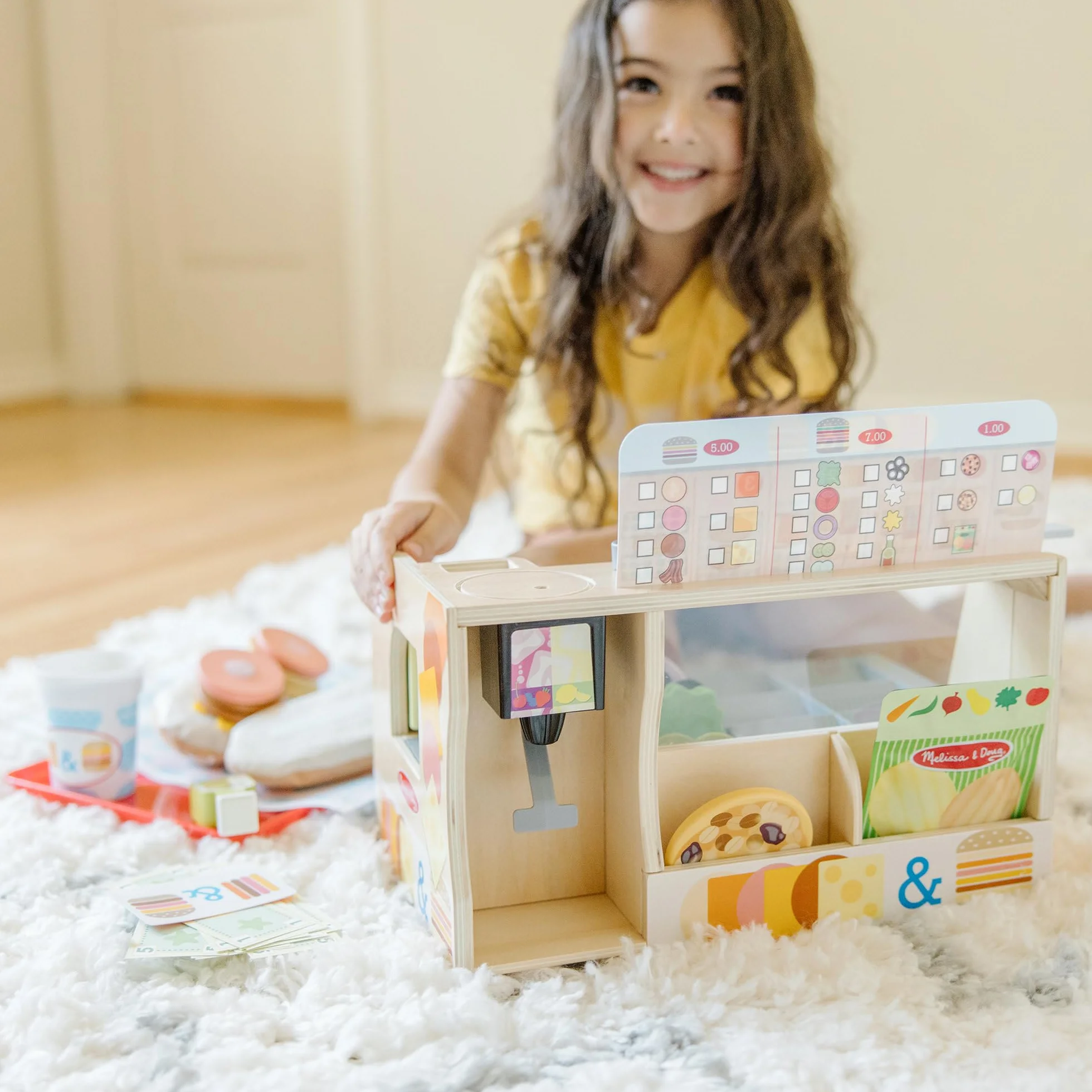 Melissa & Doug Sklep z kanapkami z ladą i akcesoriami, Zabawa w udawanie, Zabawkowe jedzenie, Zabawa kreatywna Montessori, Prezenty dla dzieci 3 4 5 lat, Prezent dla chłopca lub dziewczynki