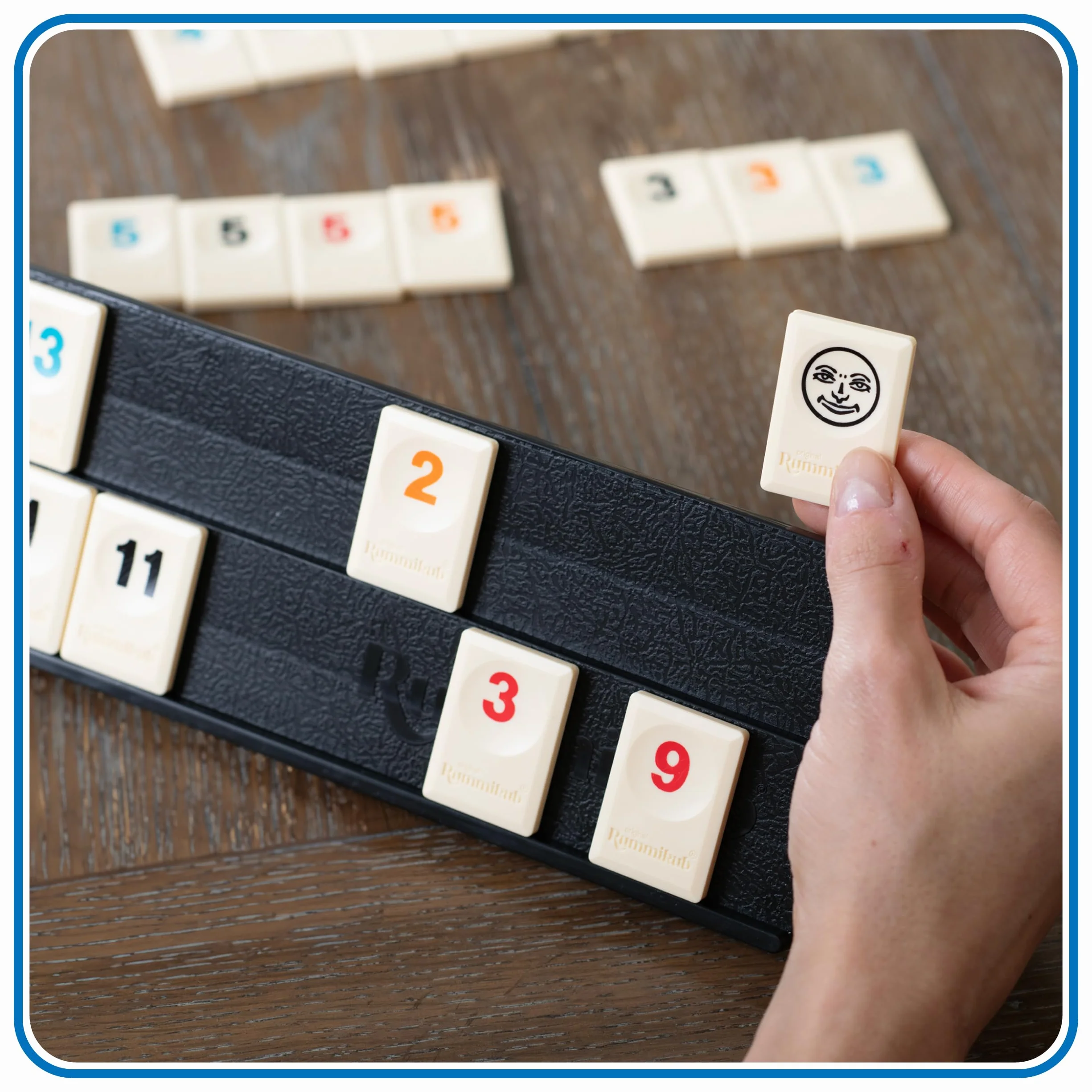 Goliath RUMMIKUB Original Classic, gra planszowa dla dorosłych i dzieci od 6 lat, strategia numeryczna, zabawka edukacyjna dla 2-4 graczy, wspiera logiczne myślenie, wersja wielojęzyczna