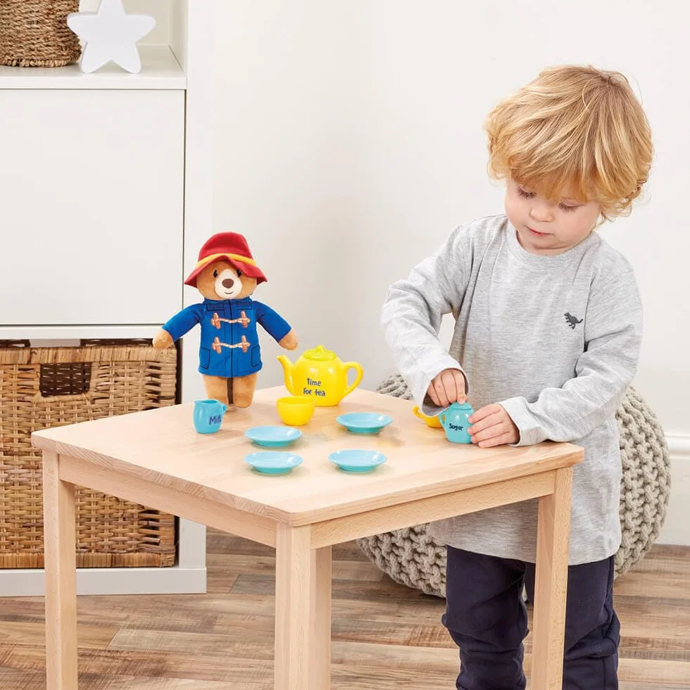 Rainbow Designs Paddington Bear's Toy Tea Set – 9-częściowy zestaw do herbaty dla dzieci z czajnikiem, kubkami, spodkami i dzbankiem na cukier – zawiera pluszową zabawkę, walizkę wielokrotnego użytku