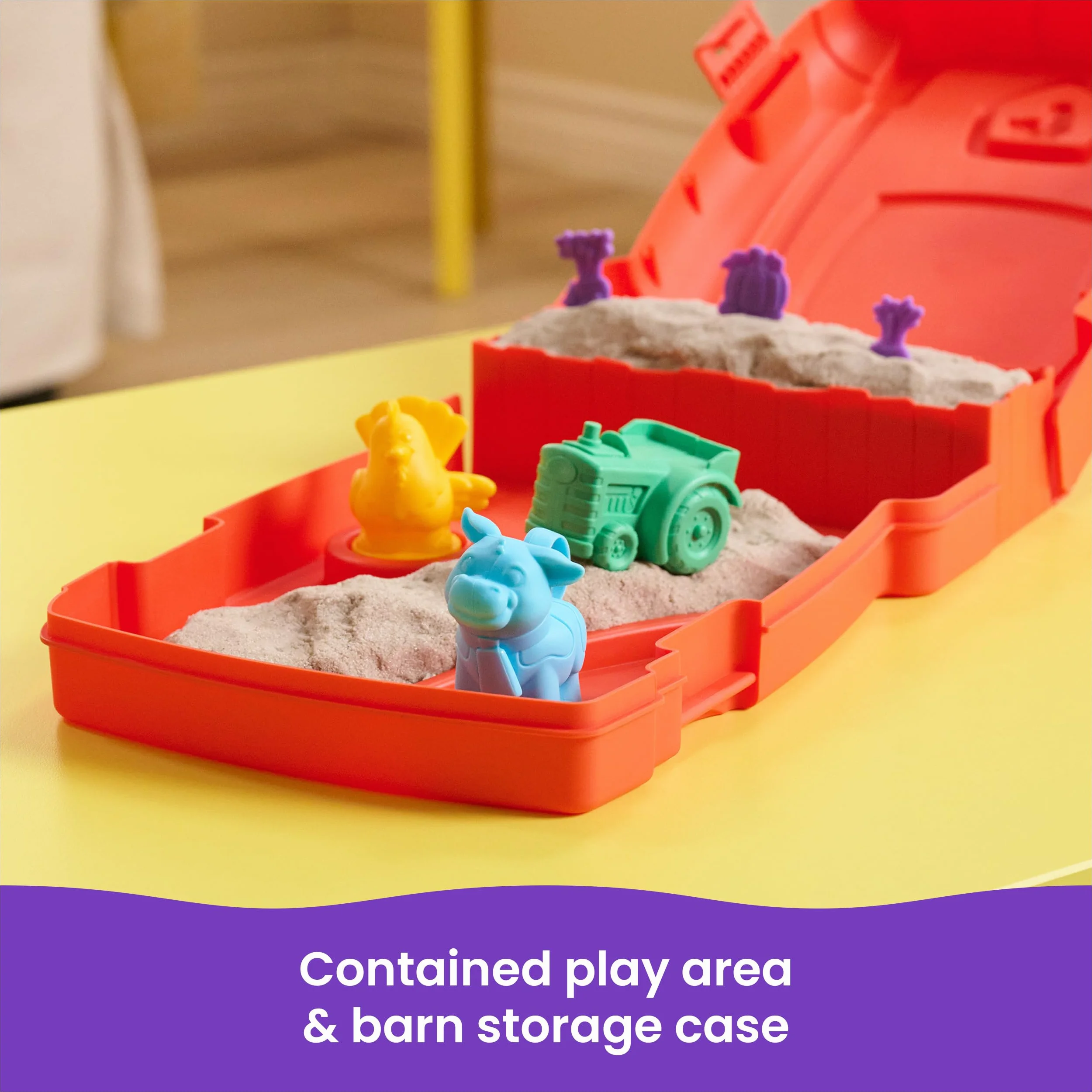 Kinetic Sand, zestaw Sandy Farm z 340 g piasku do zabawy, 6 narzędzi i foremek, walizka wielokrotnego użytku, zabawki dla maluchów, zabawki dla dziewczynek i chłopców w wieku od 3 lat