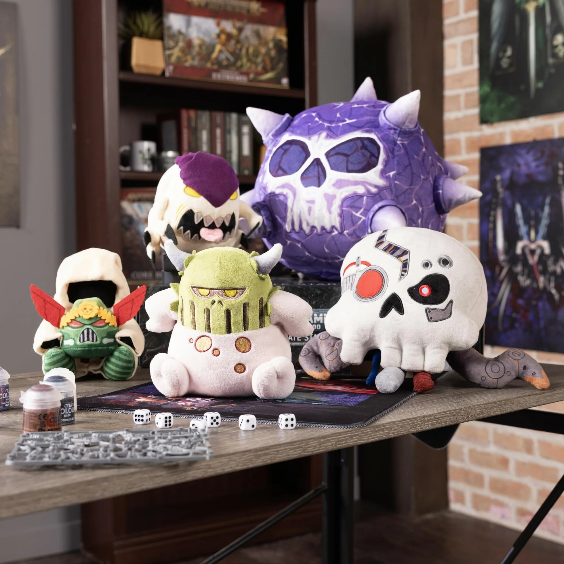 Warhammer 40 000 kolekcjonerskich pluszaków – 'Watcher in The Dark Plushies' oficjalnie licencjonowane urocze pluszaki klasycznych 40 000 miniatur, 16,5 cm
